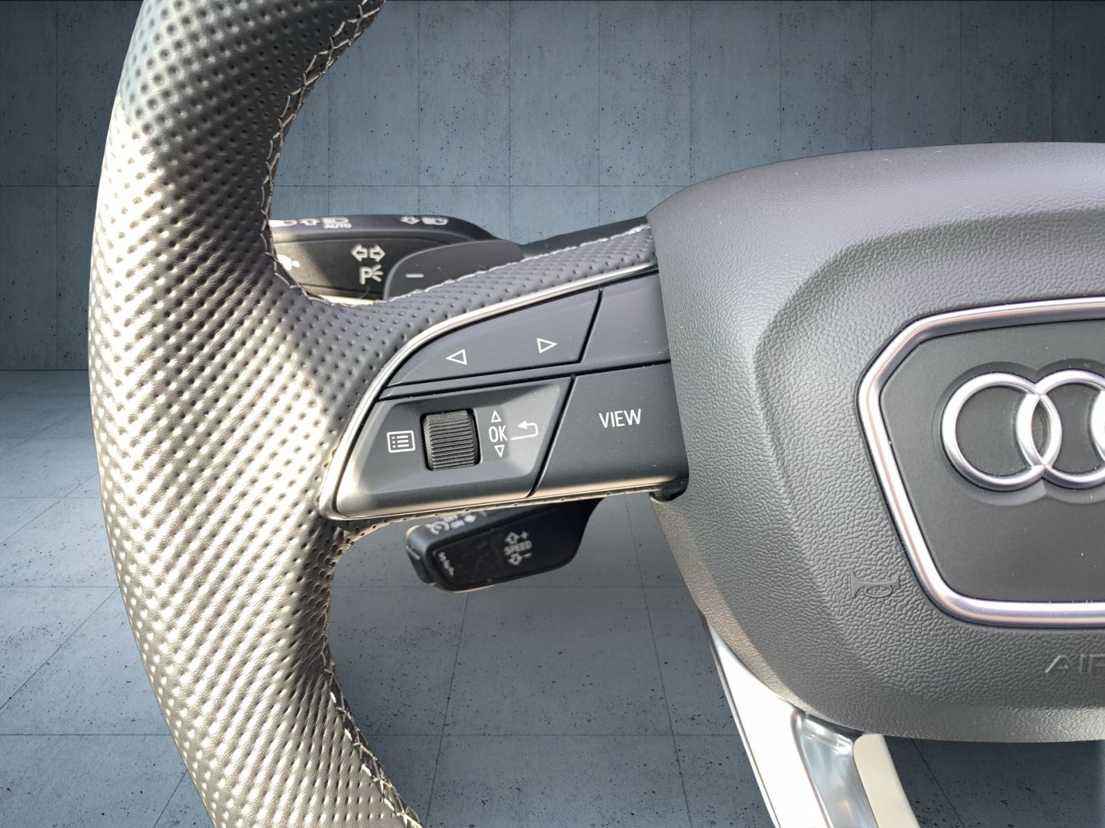 Audi - Q8_23