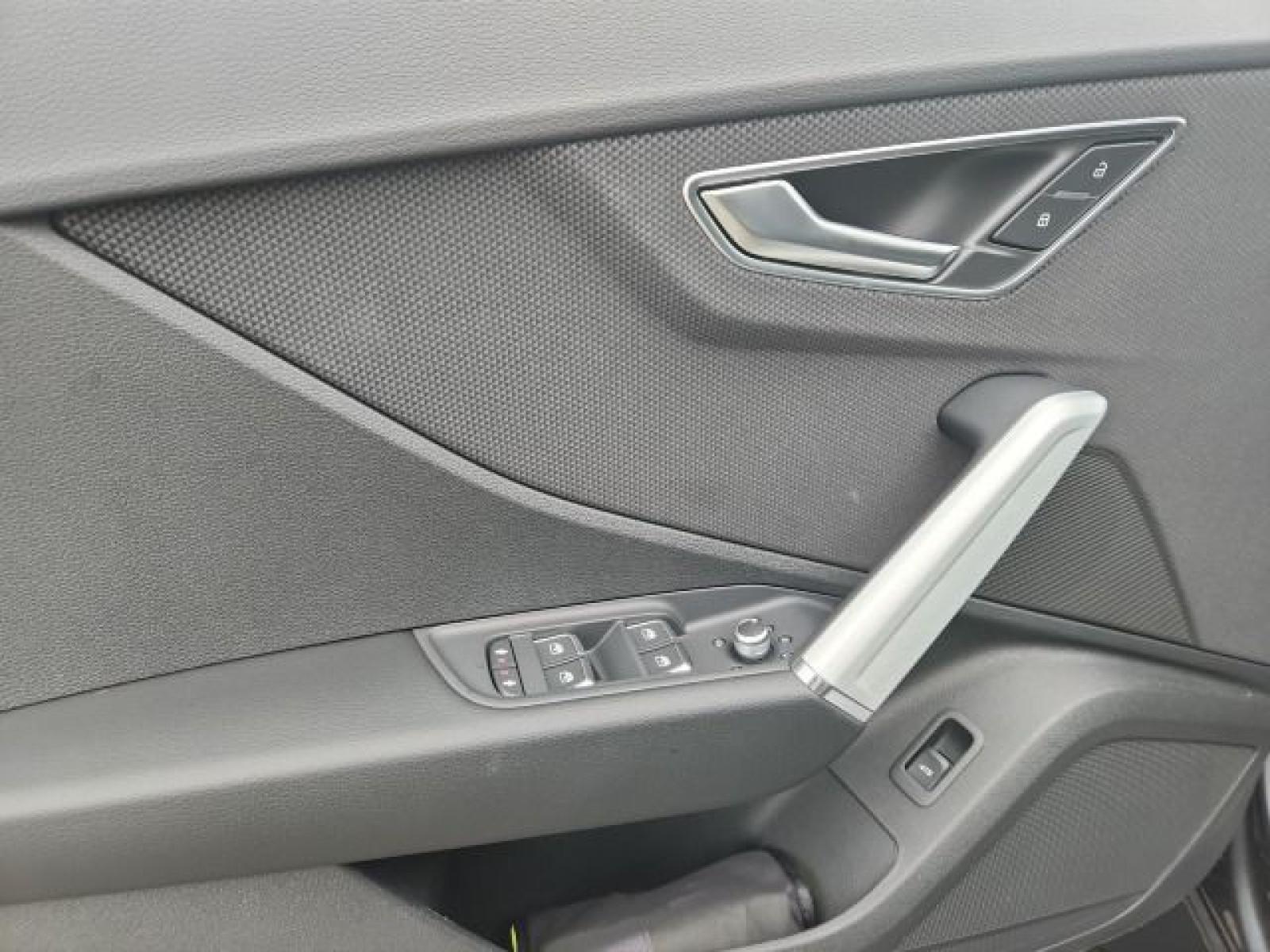 Audi - Q2_15