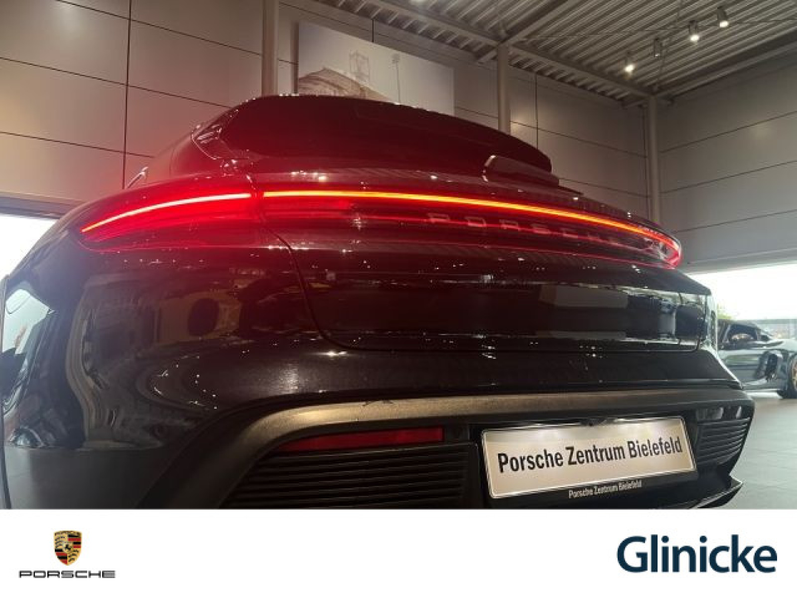 Porsche - Taycan_12