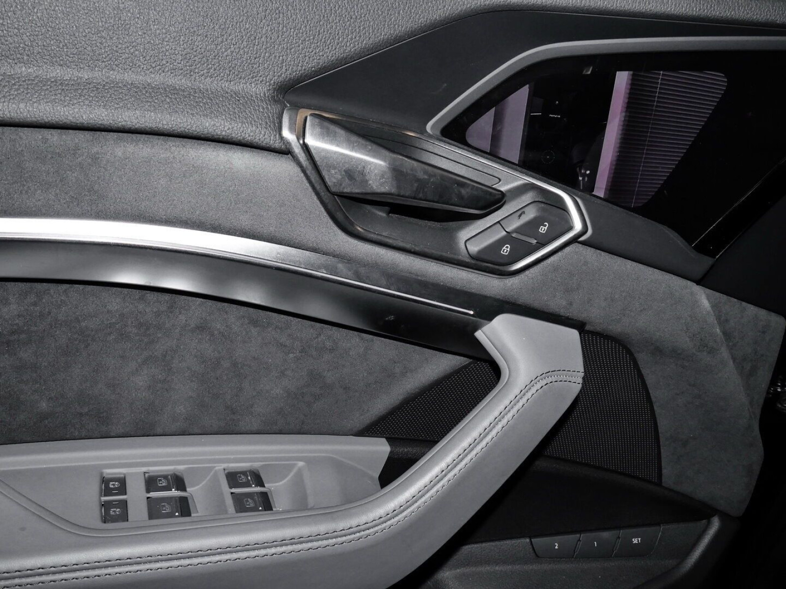 Audi - Q8 e-tron_10