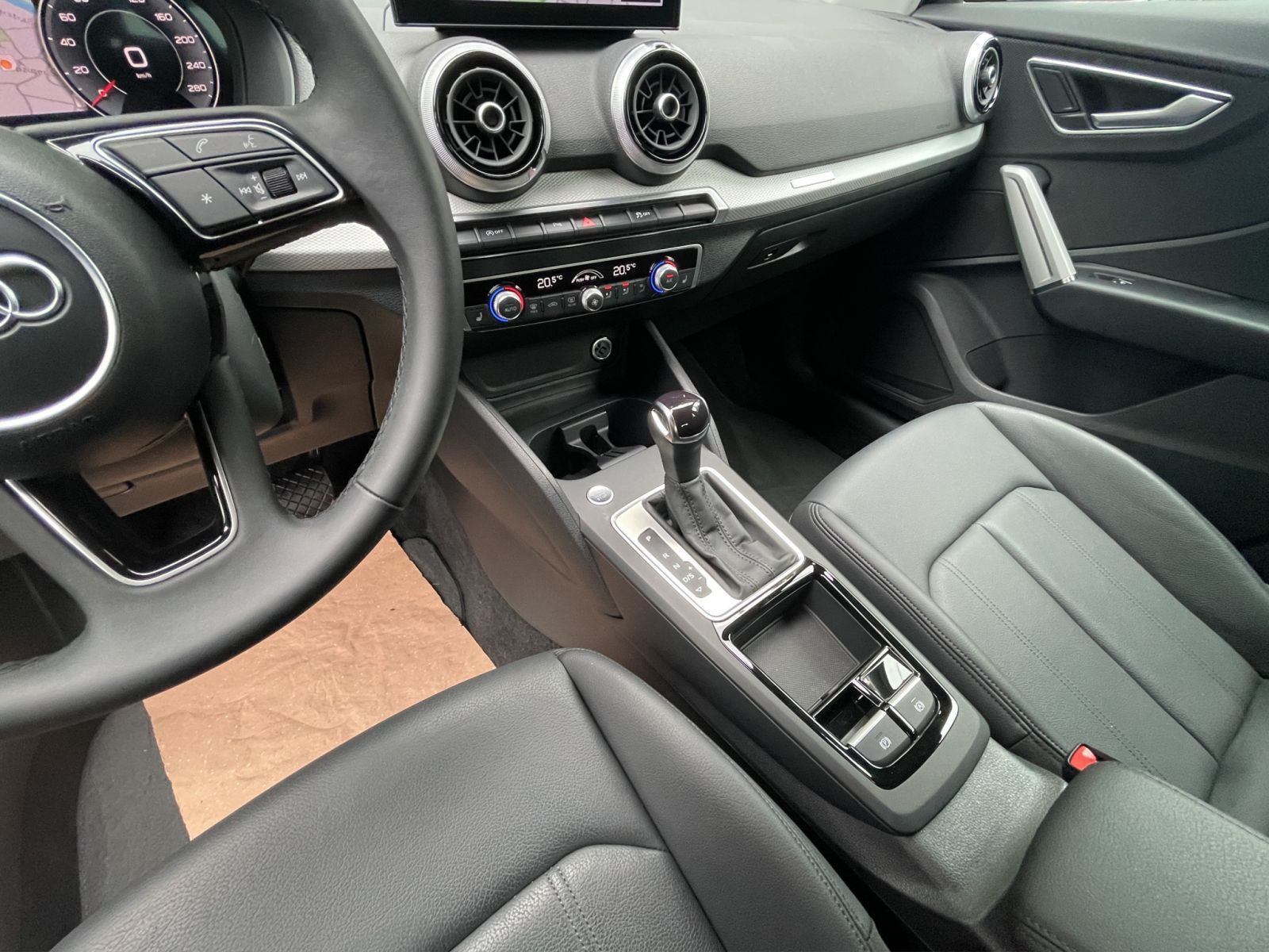 Audi - Q2_15