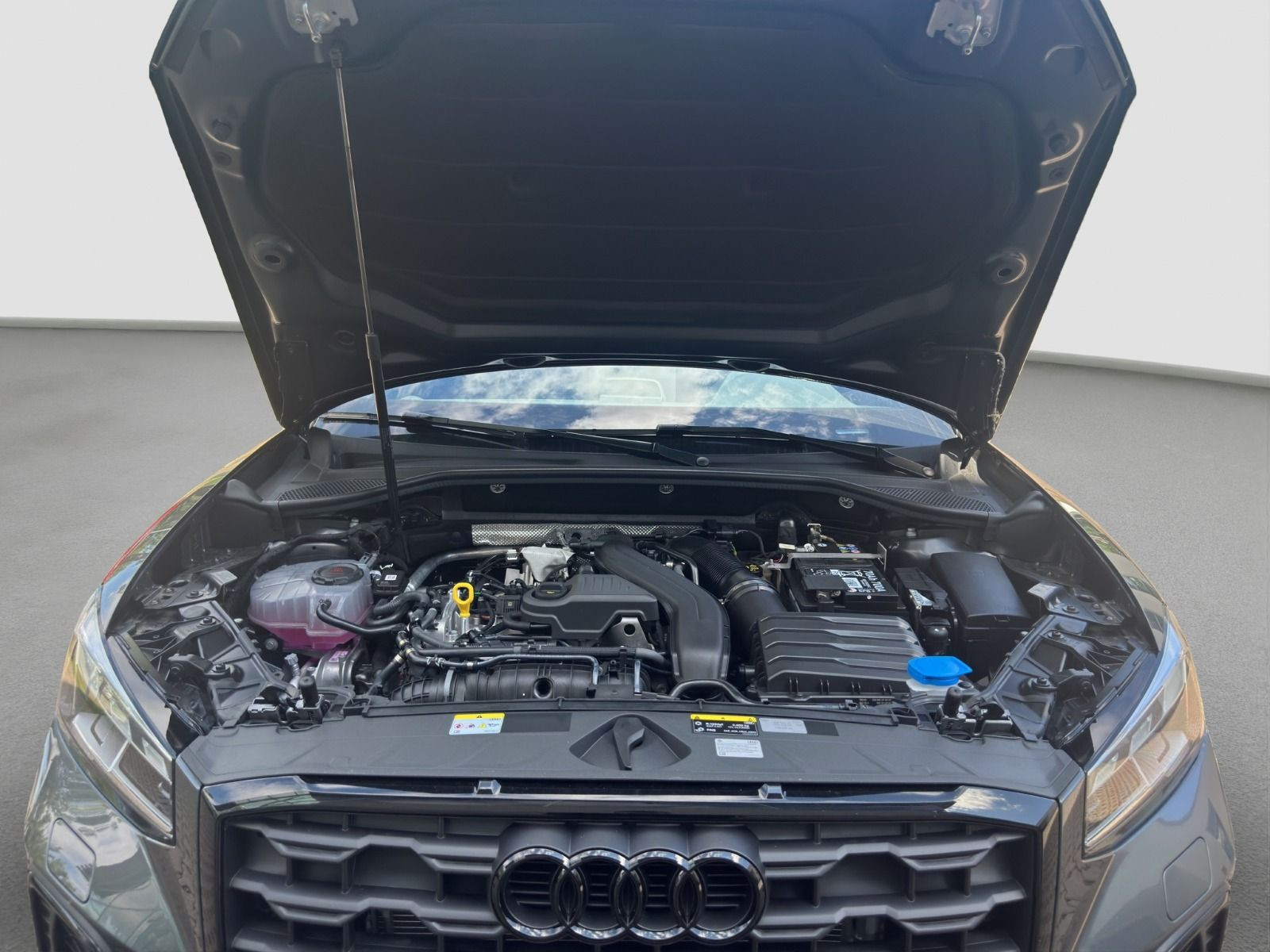 Audi - Q2_24