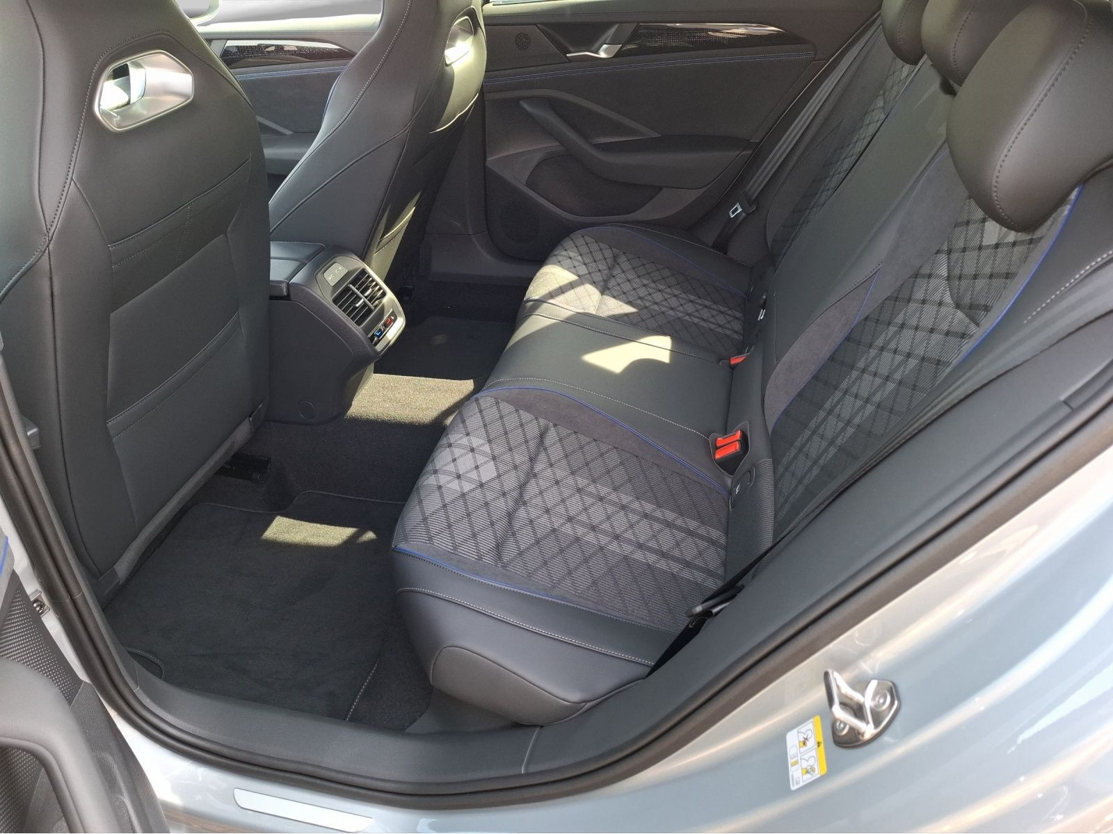 Volkswagen - Passat_5