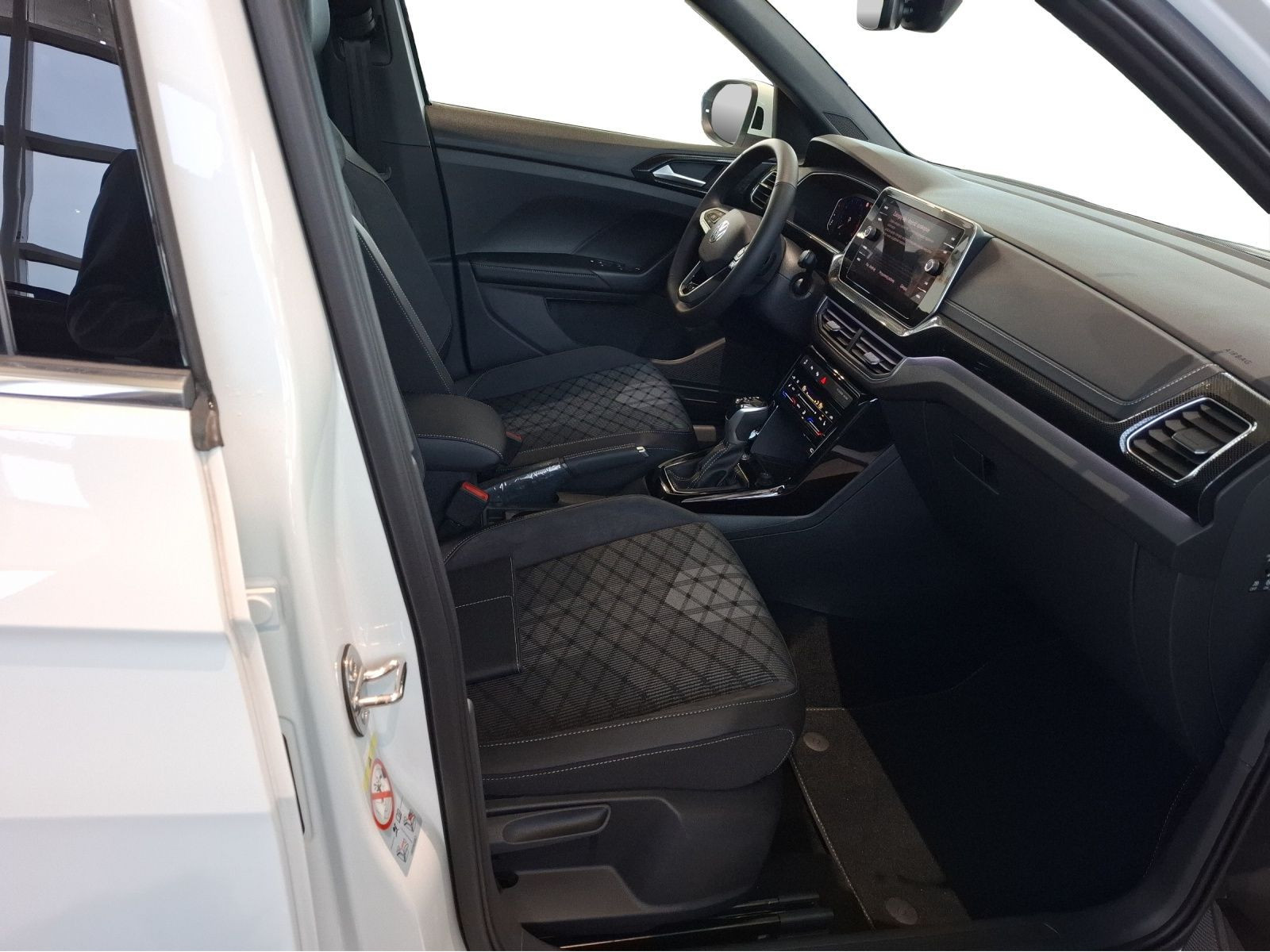 Volkswagen - T-Cross_12