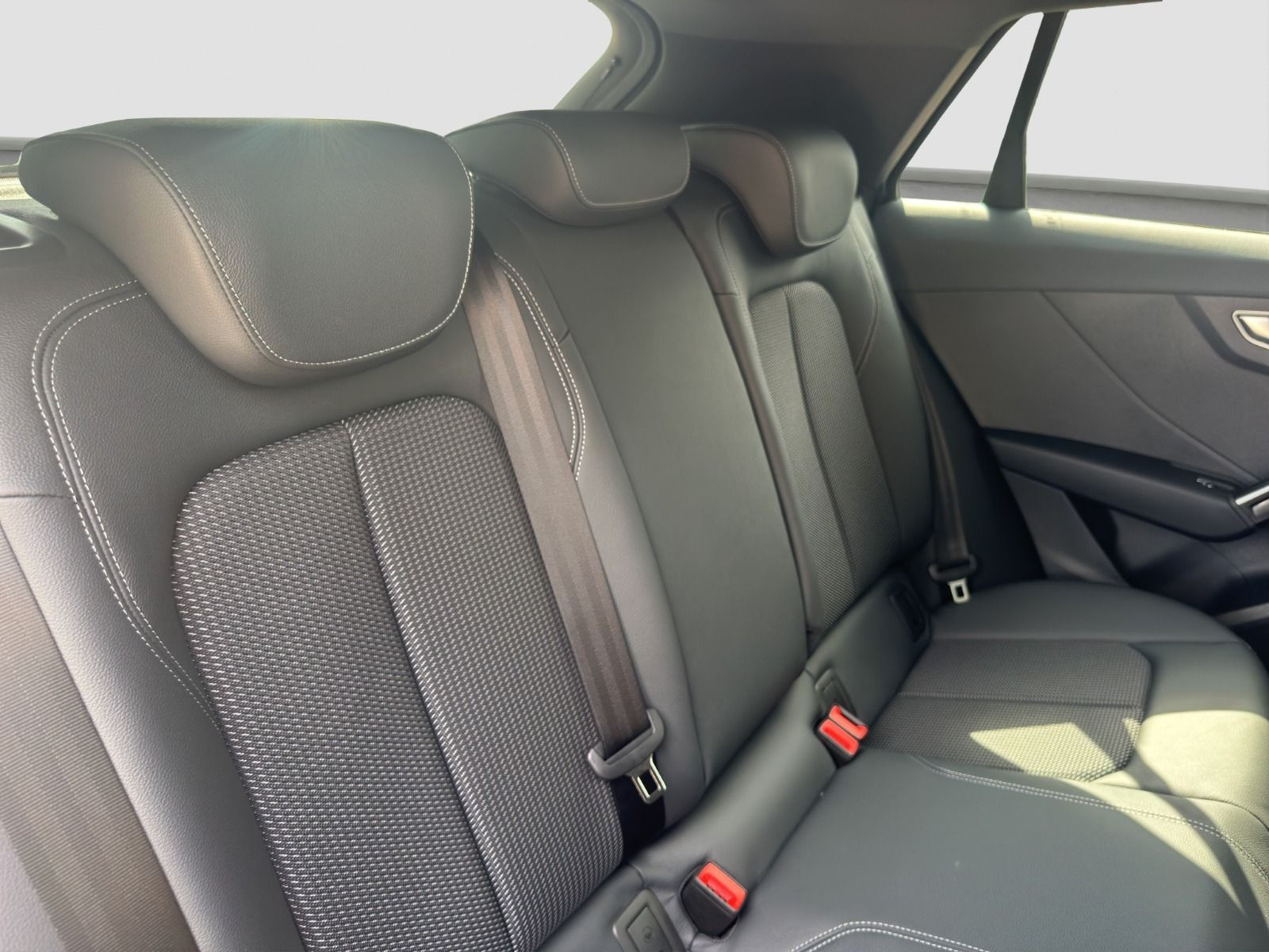 Audi - Q2_21