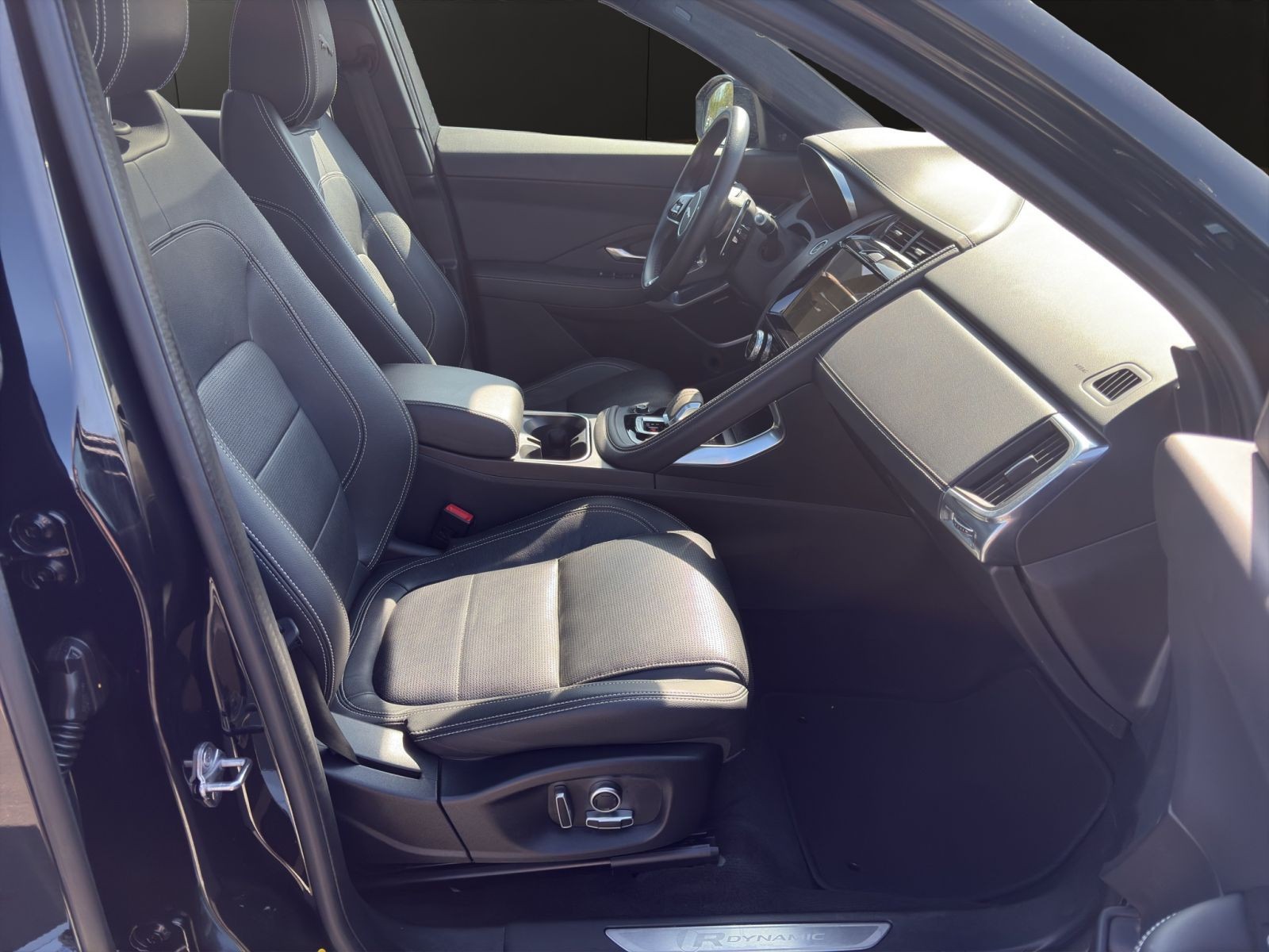 Jaguar - E-Pace_7