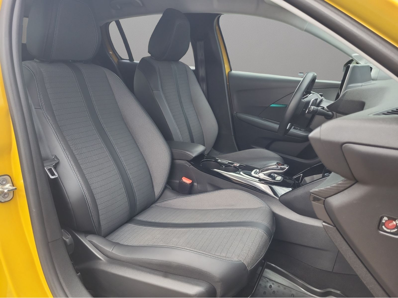 Peugeot - 208_18