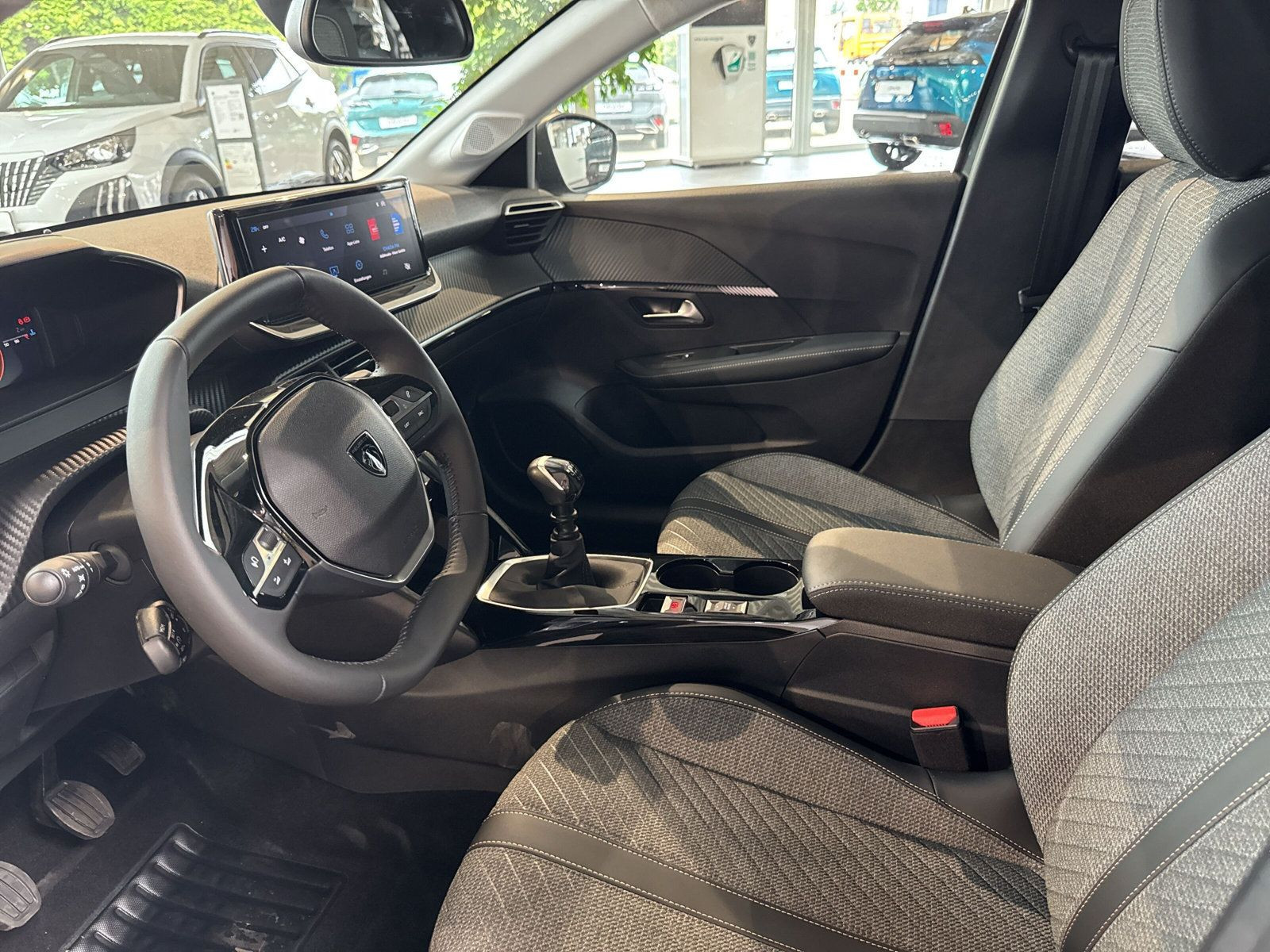 Peugeot - 208_5