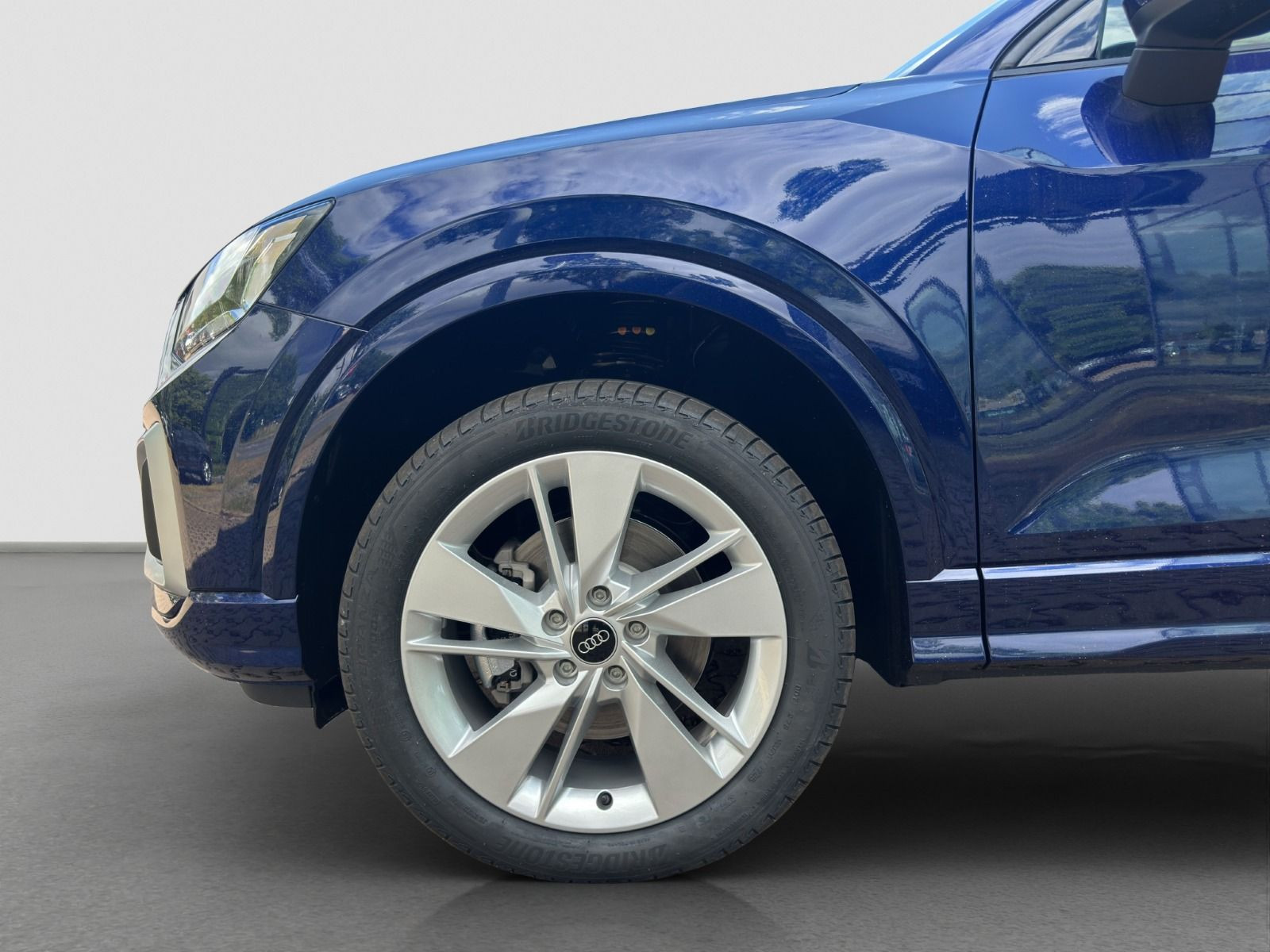 Audi - Q2_23