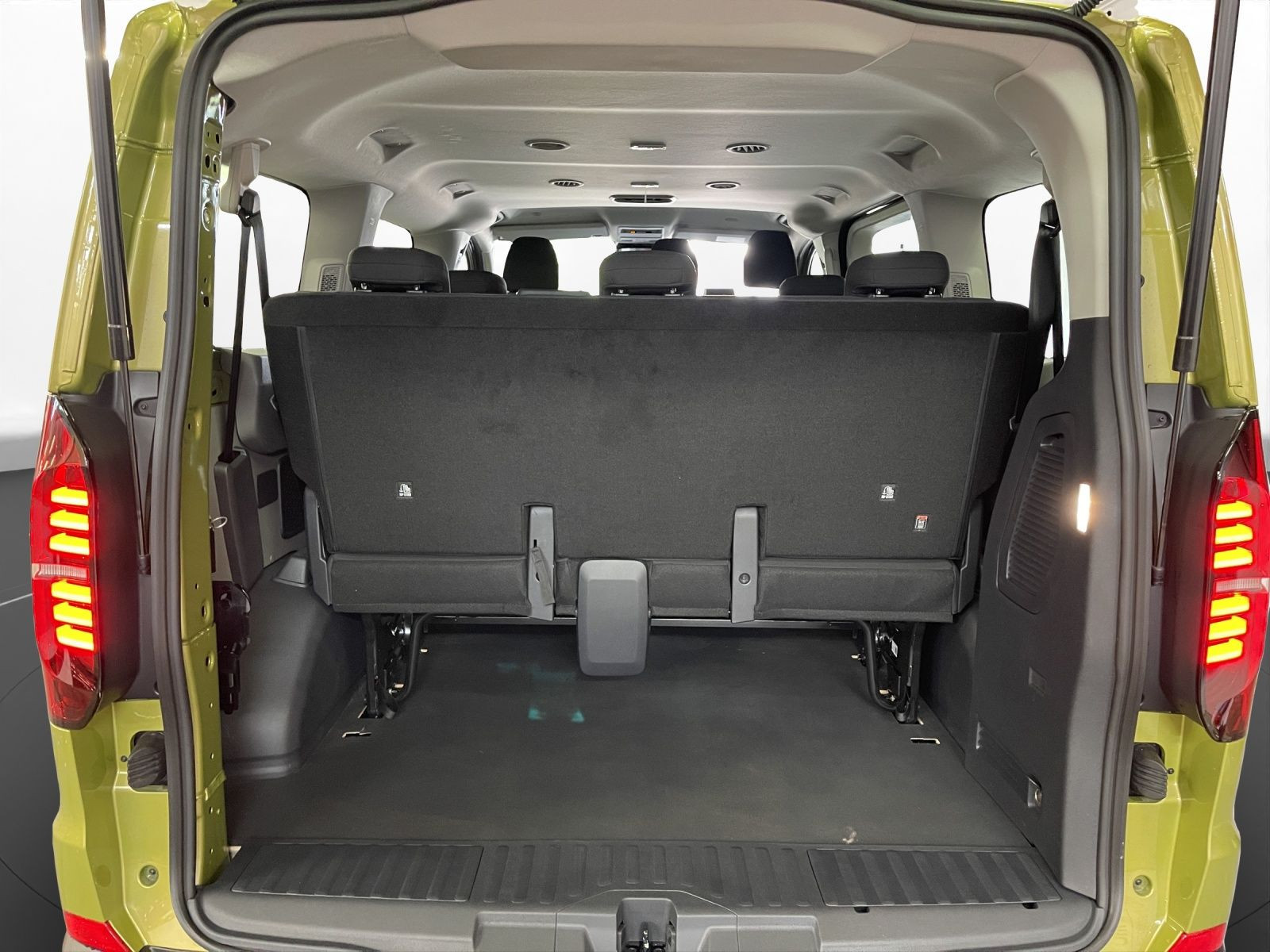Volkswagen - Transporter Kombi_19