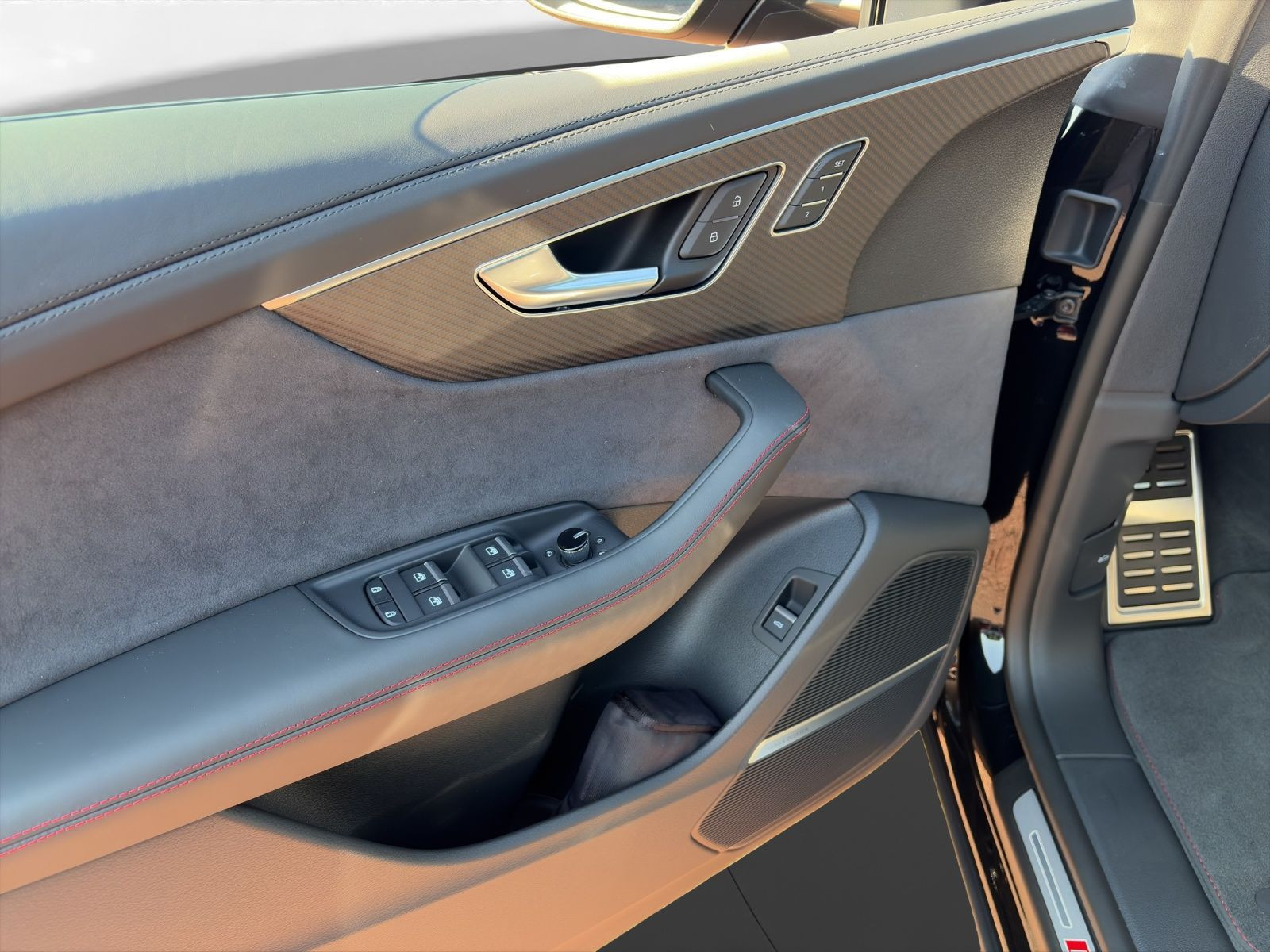 Audi - RS Q8_5