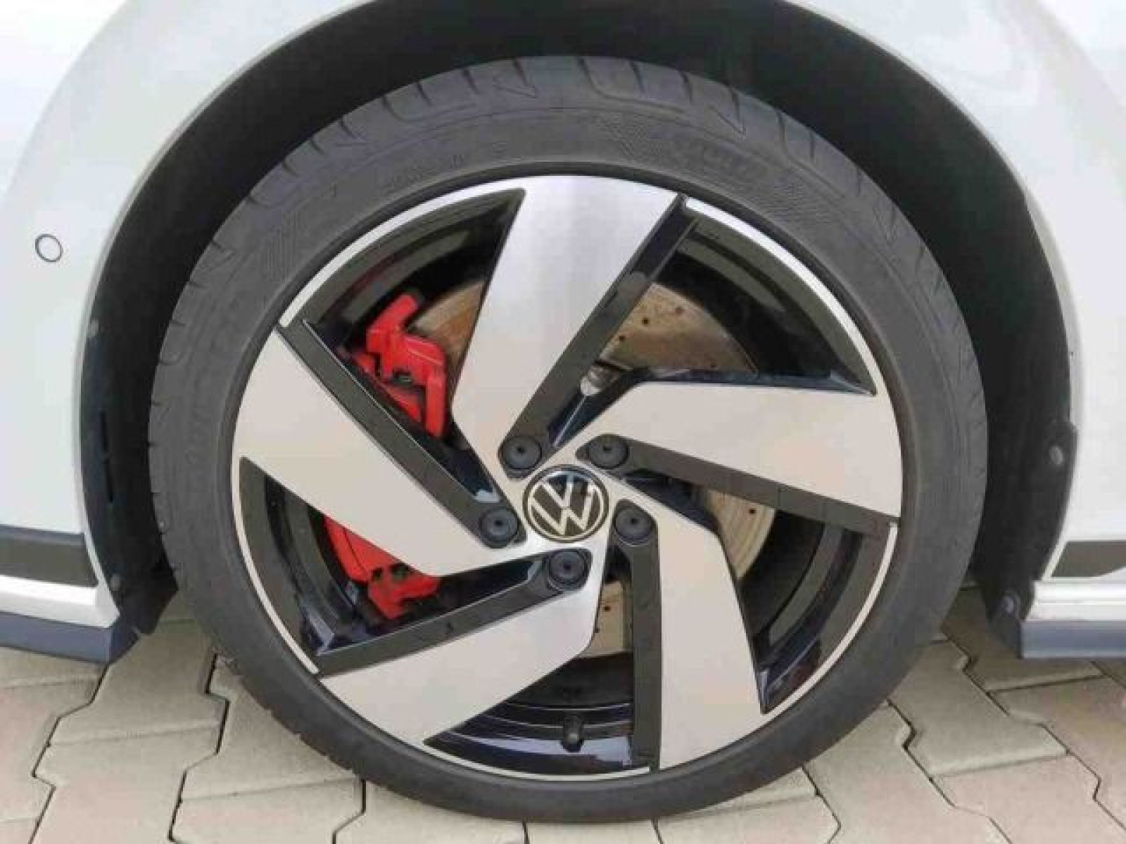 Volkswagen - Golf GTI_8