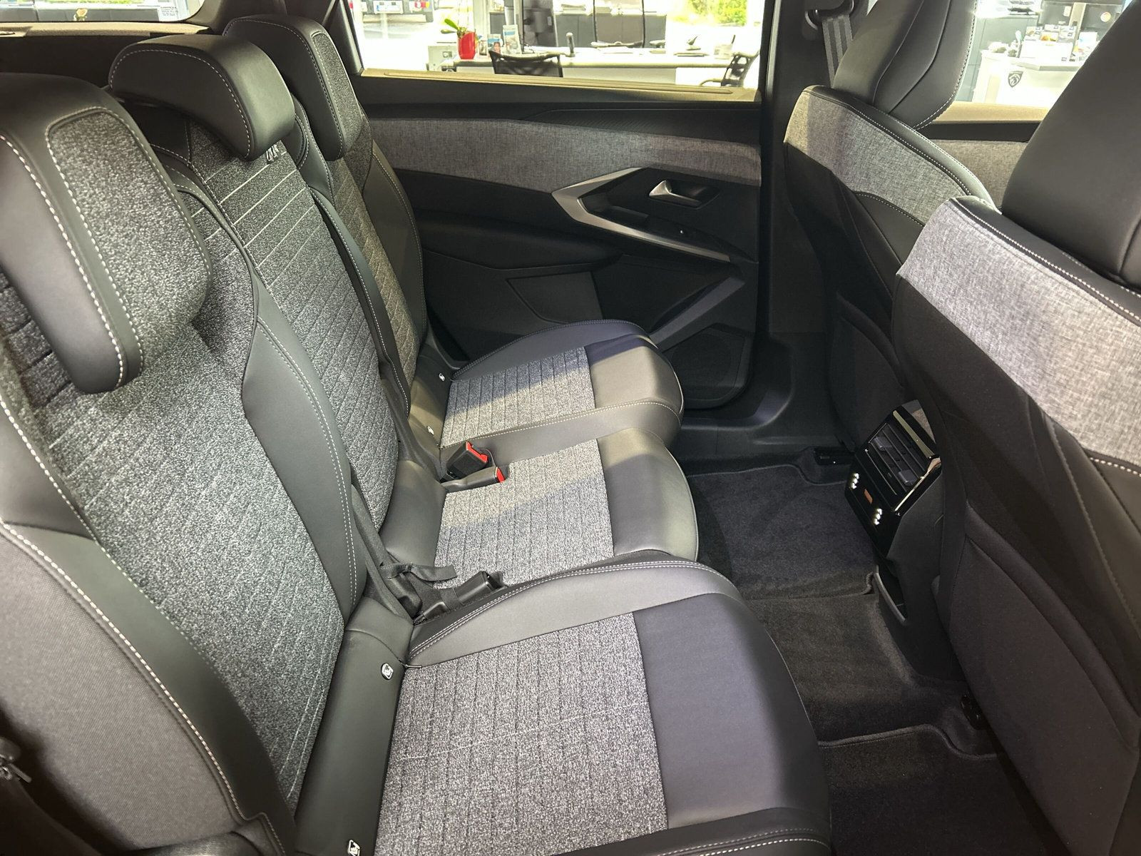 Peugeot - 5008_10