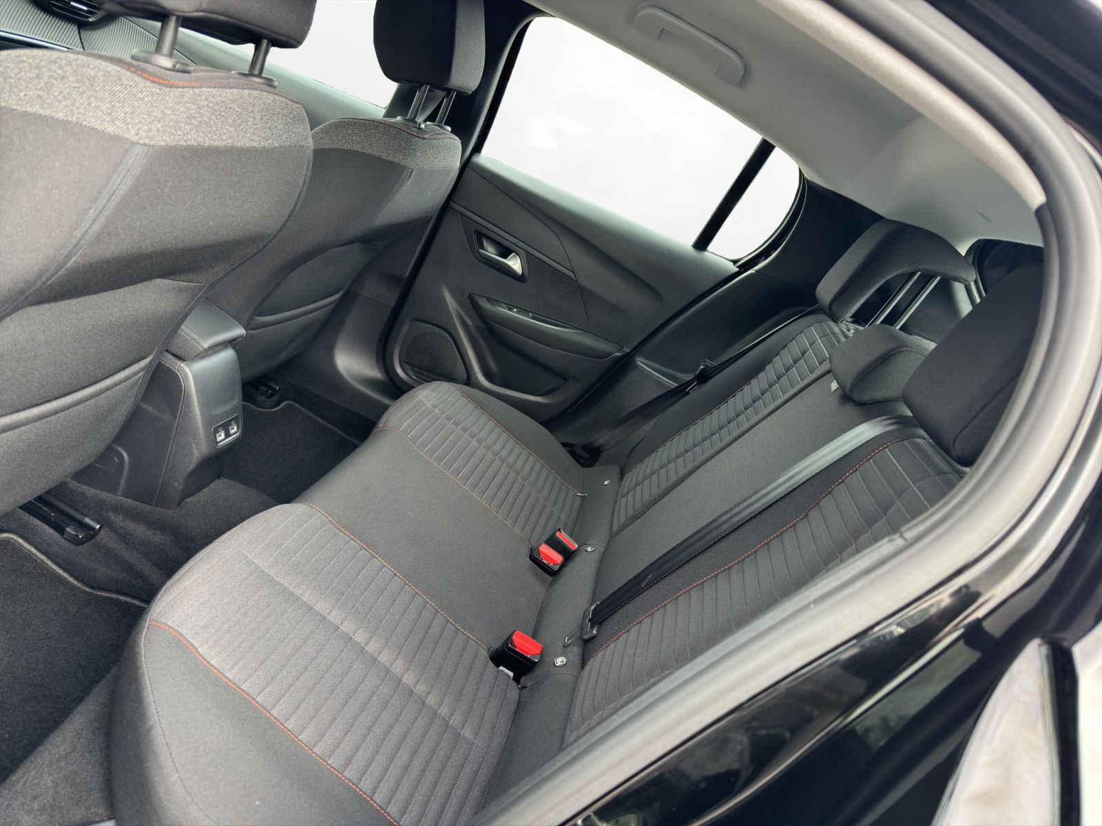 Peugeot - 208_12