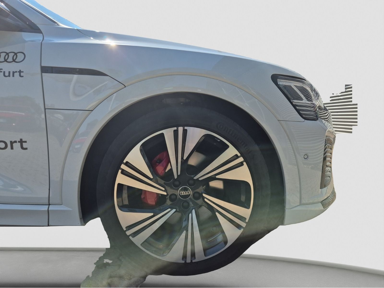 Audi - Q8 e-tron_25