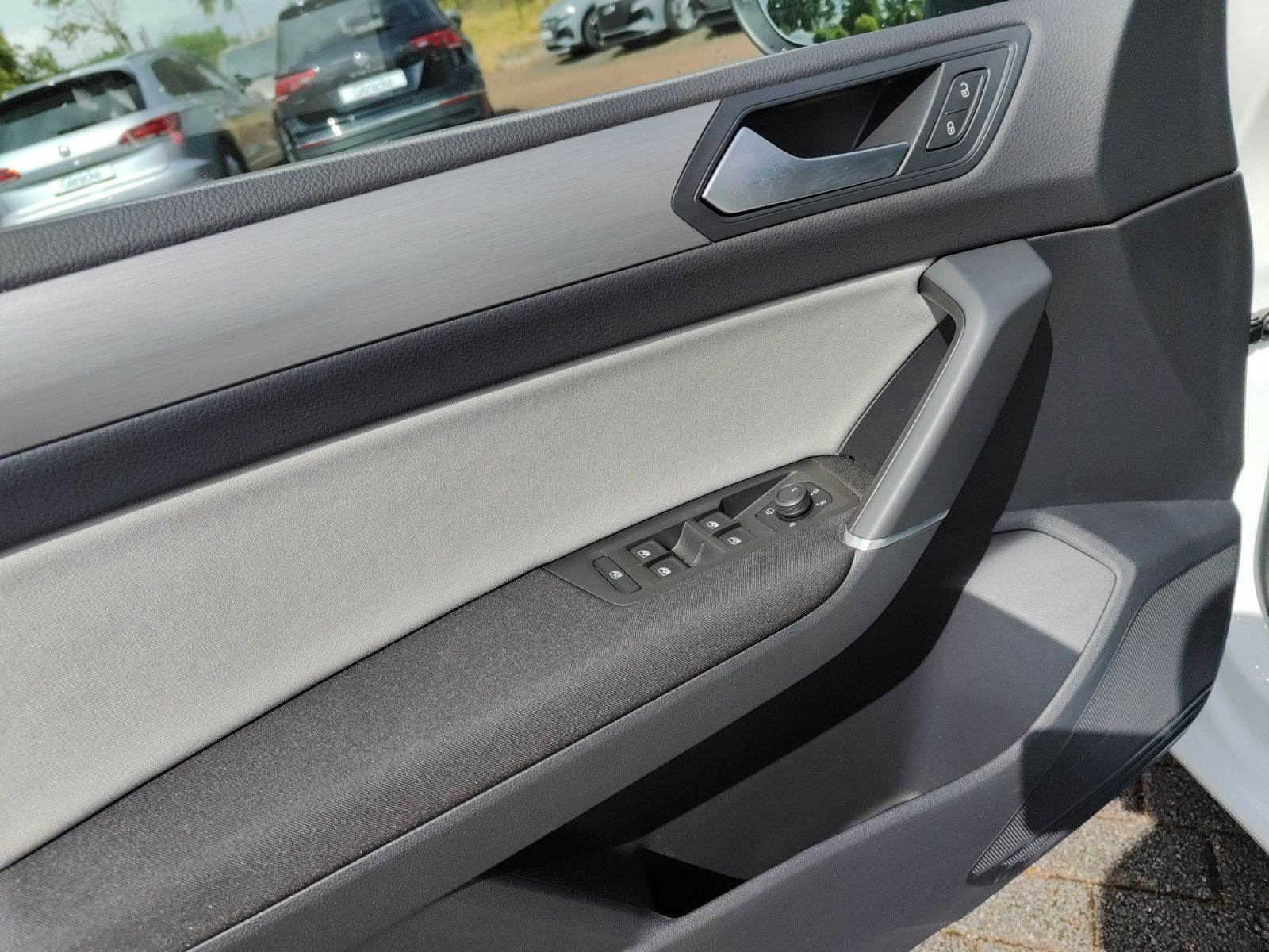Volkswagen - Touran_5