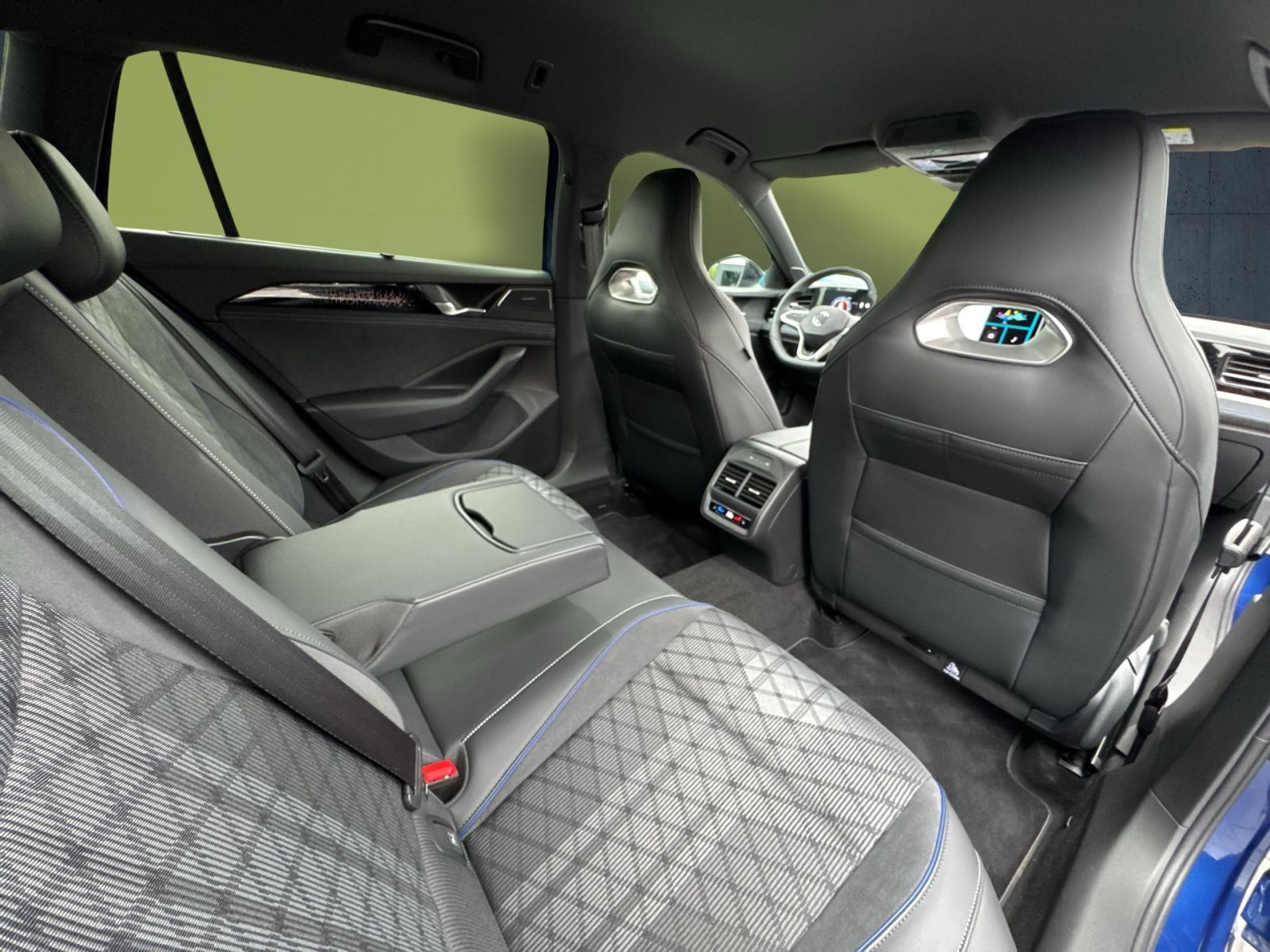 Volkswagen - Passat Variant_18