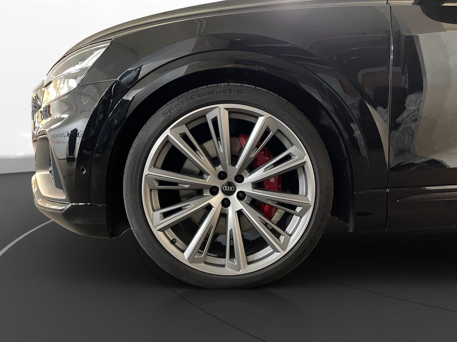 Audi - SQ8_13
