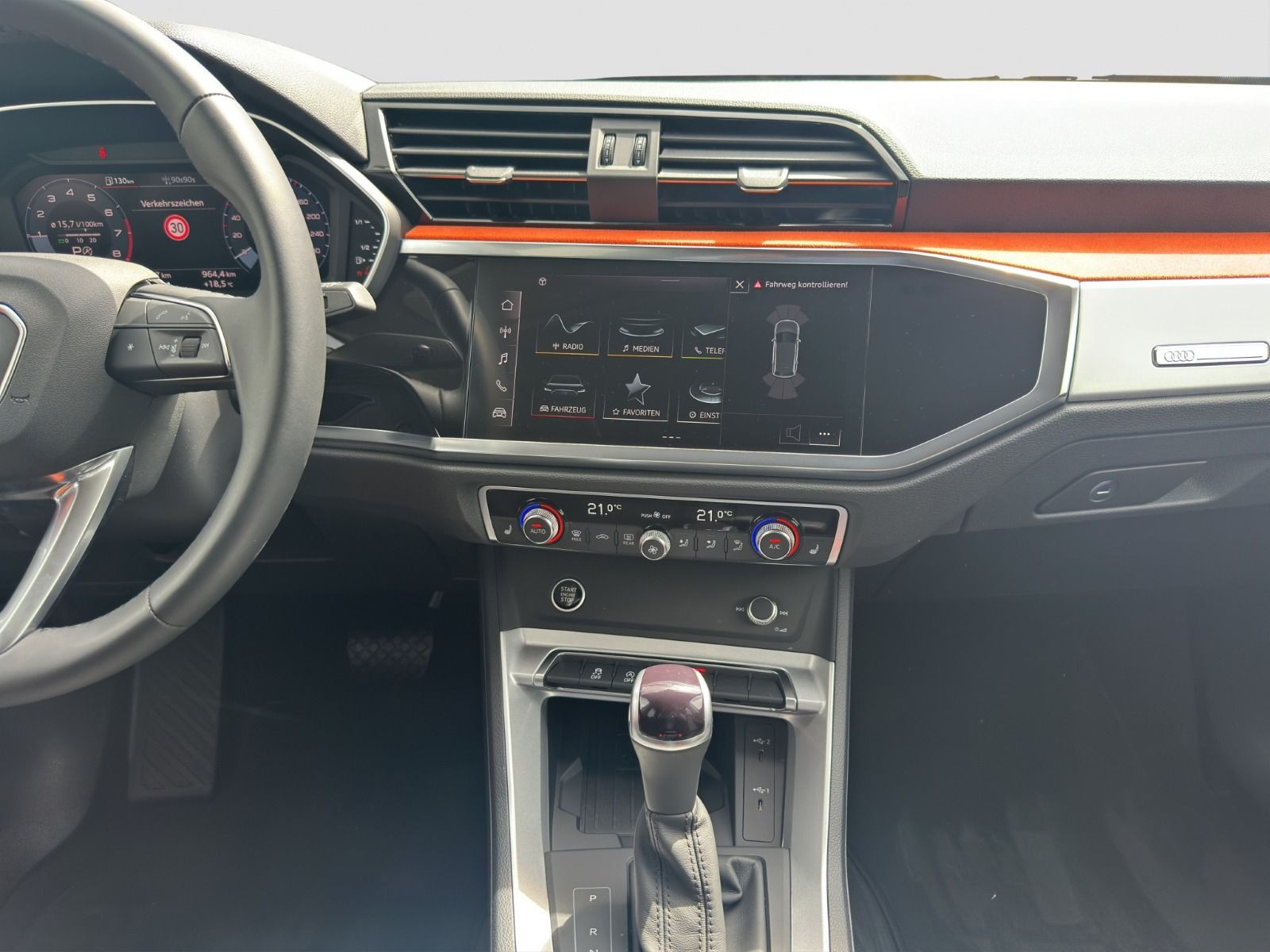 Audi - Q3_14