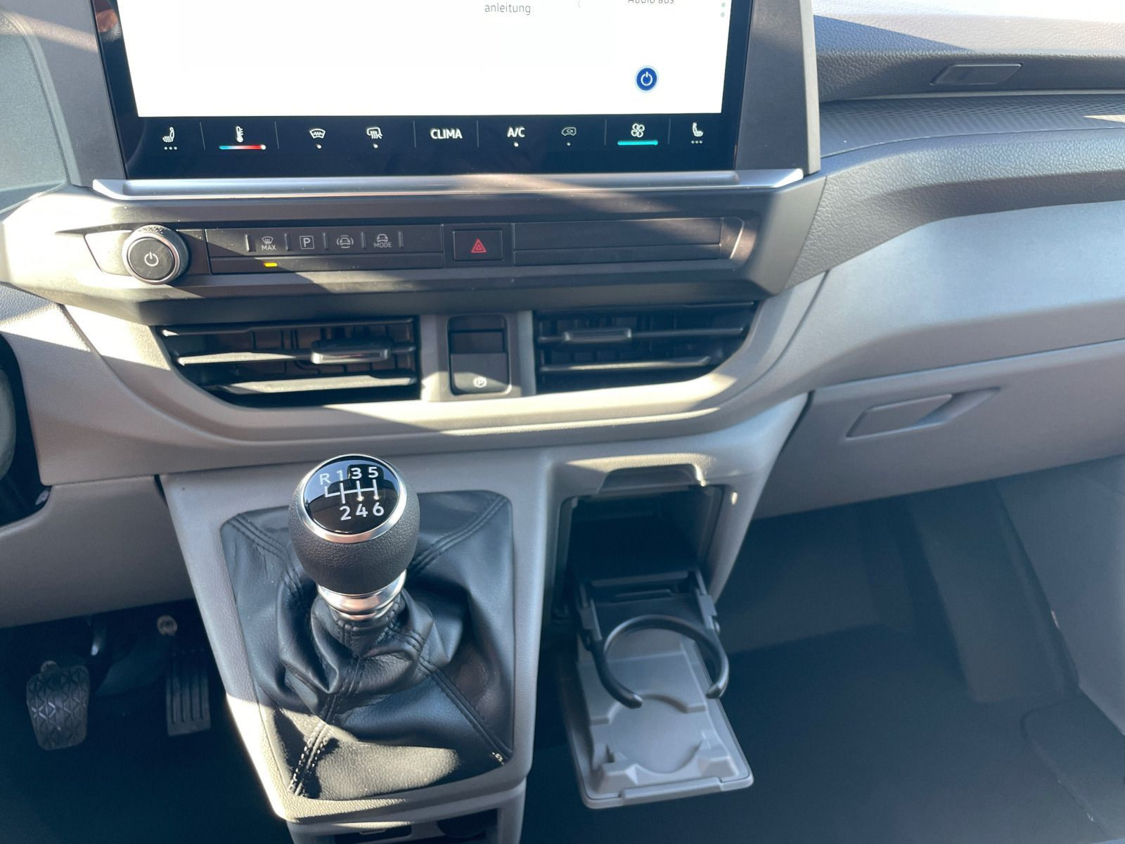 Volkswagen - T7 Transporter_9