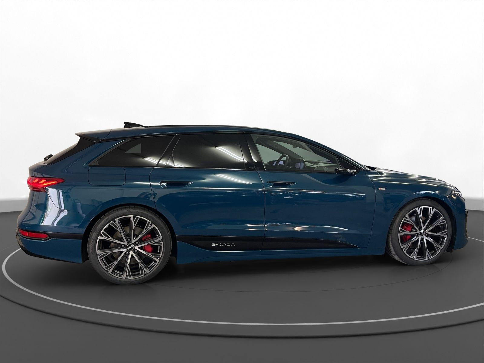 Audi - A6 Avant e-tron_7