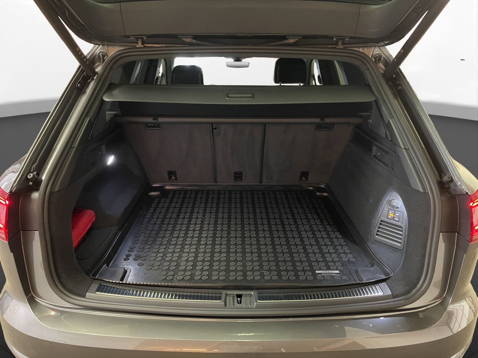 Volkswagen - Touareg_24