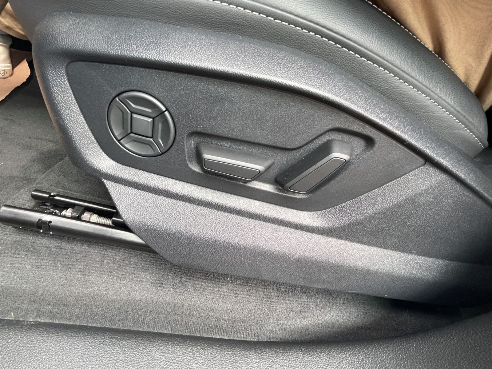 Audi - Q8_22