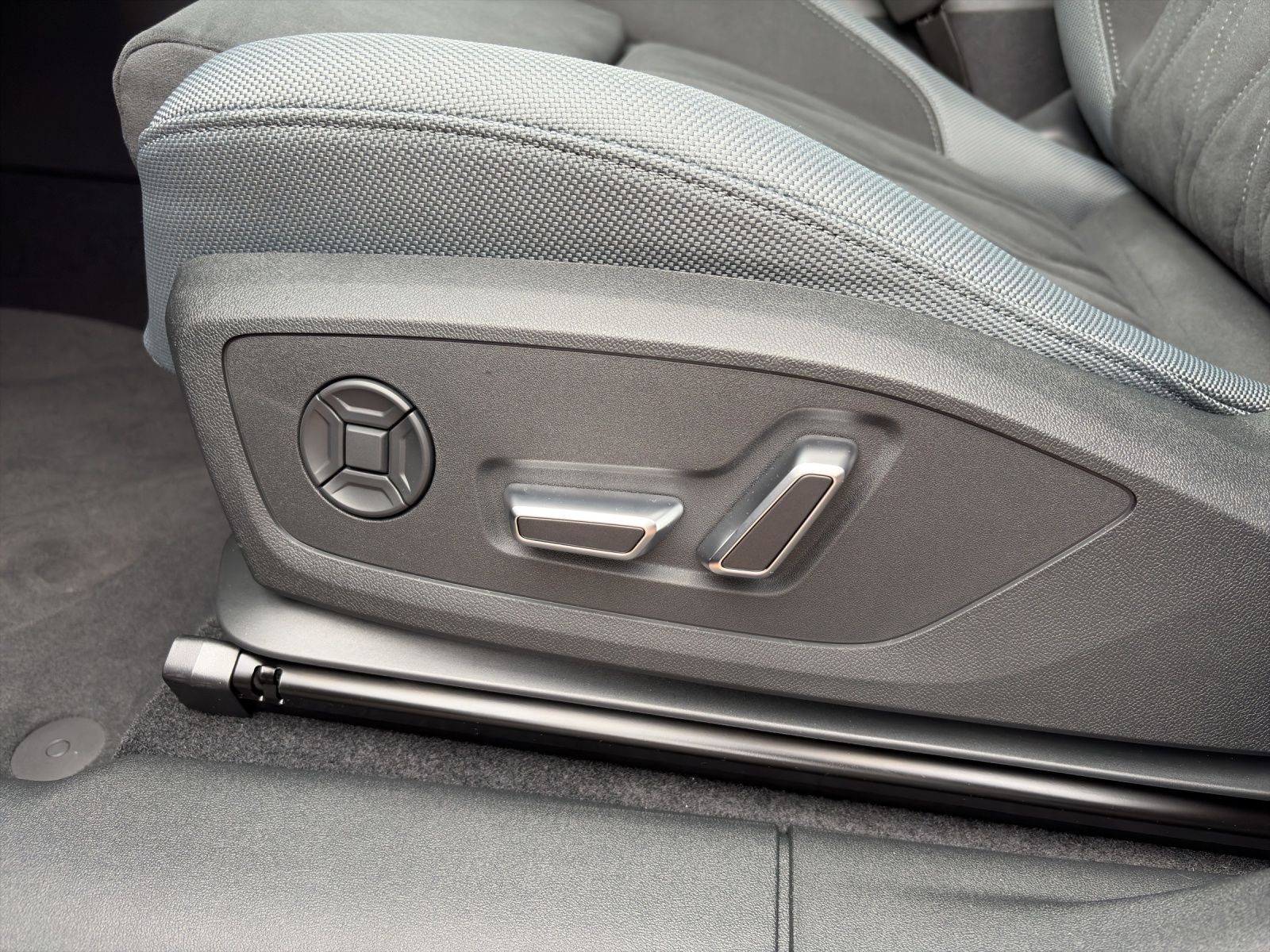 Audi - Q3_19 Audi - Q3_19