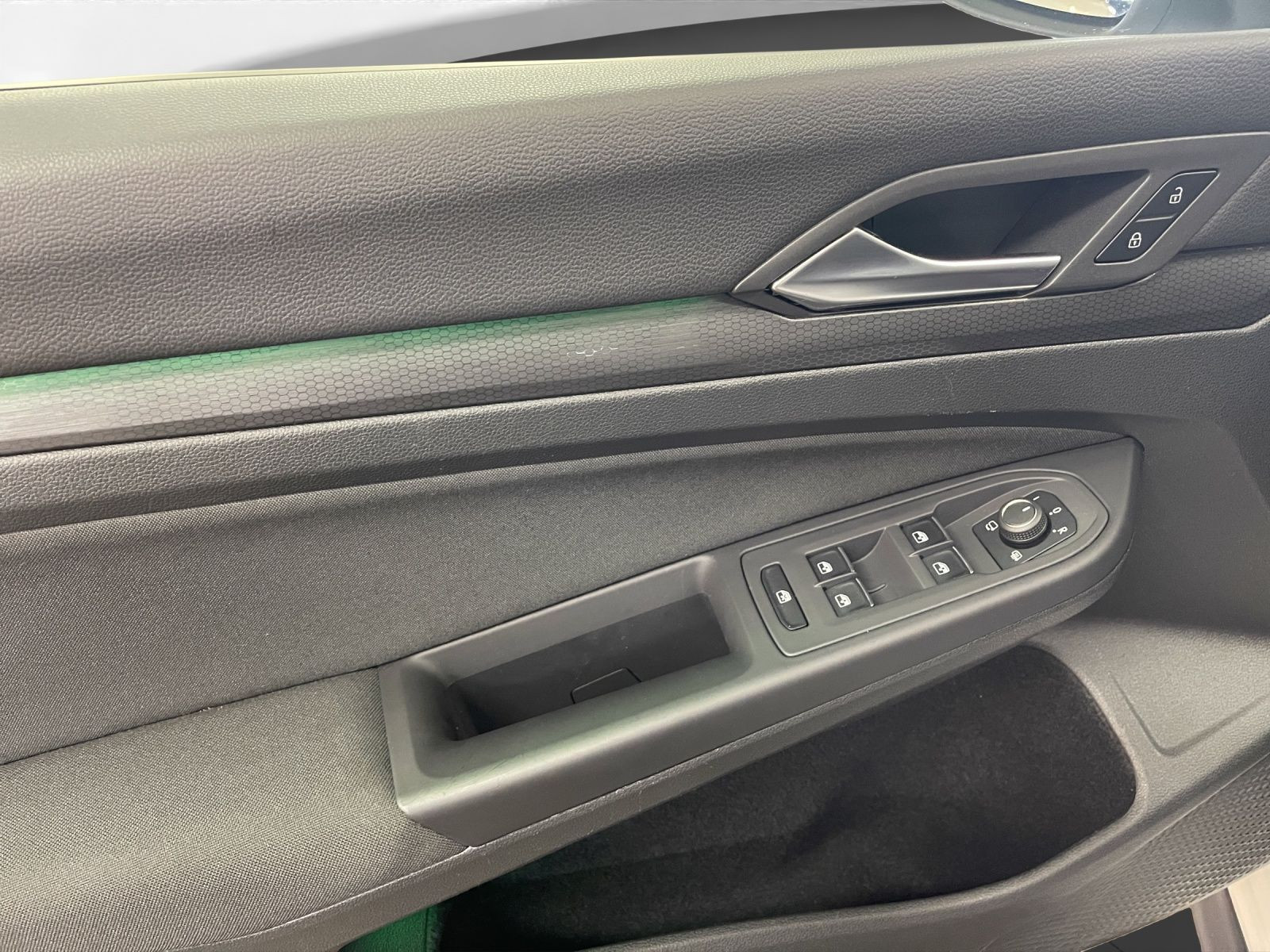 Volkswagen - Golf GTI_12