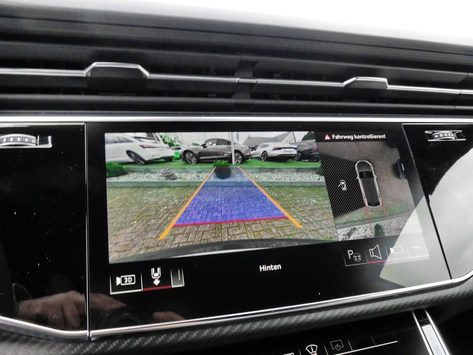 Audi - SQ8_16