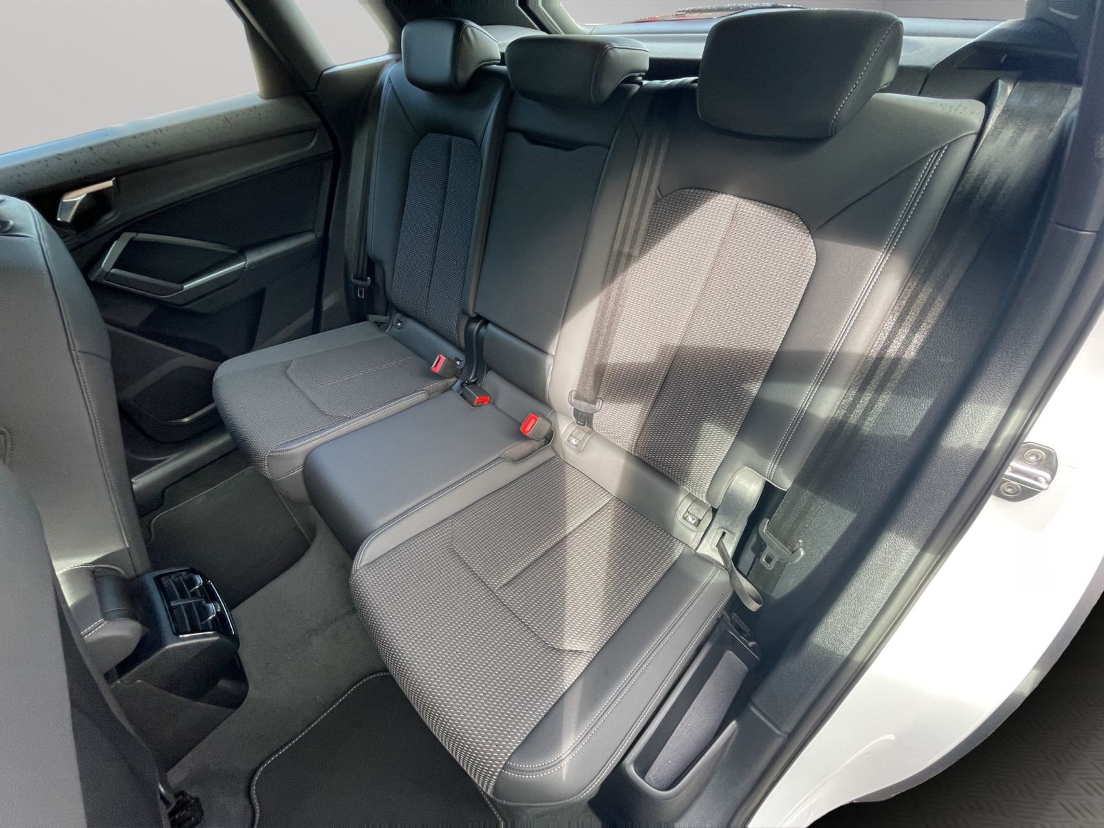 Audi - Q3_18