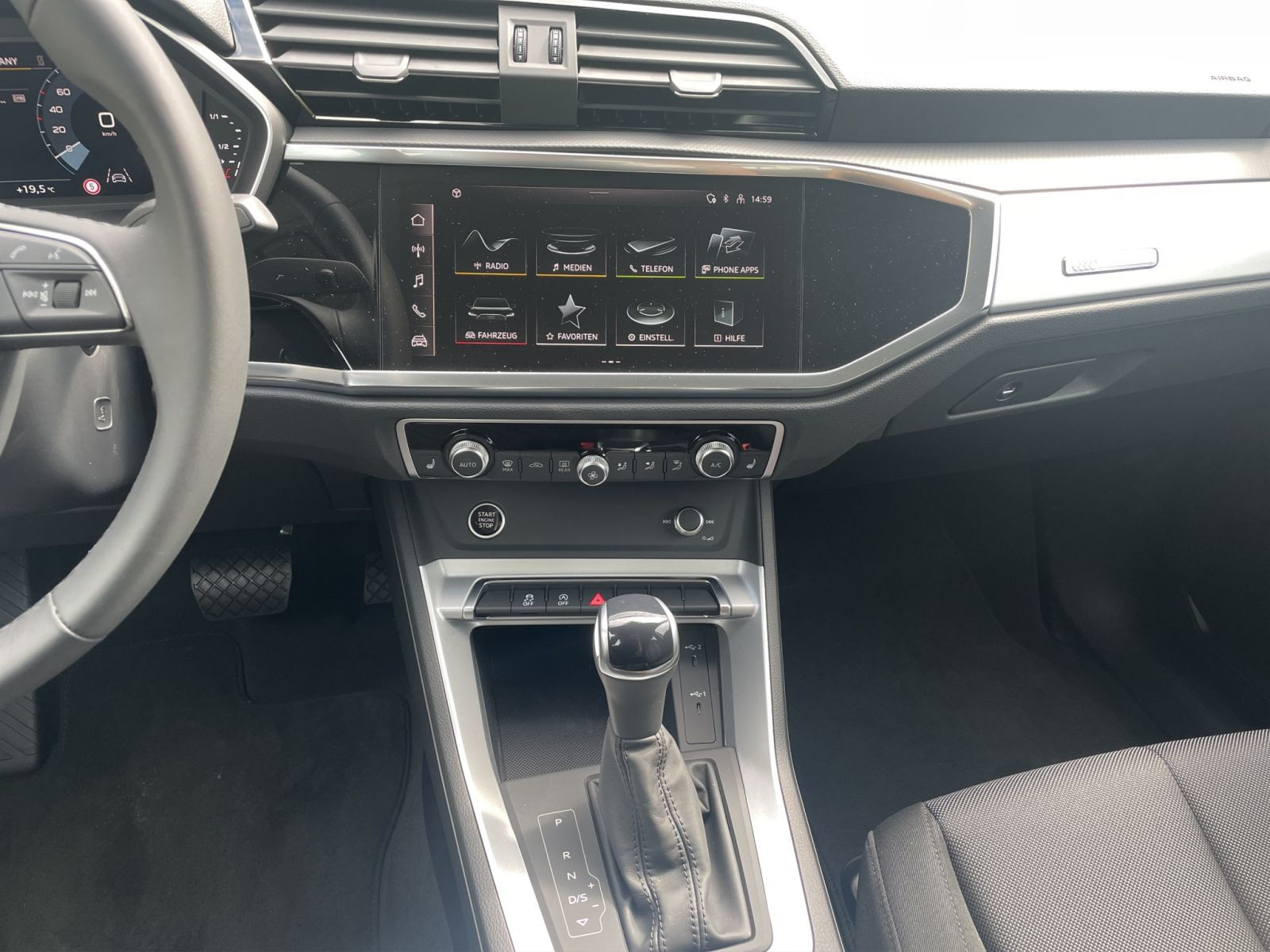 Audi - Q3_13