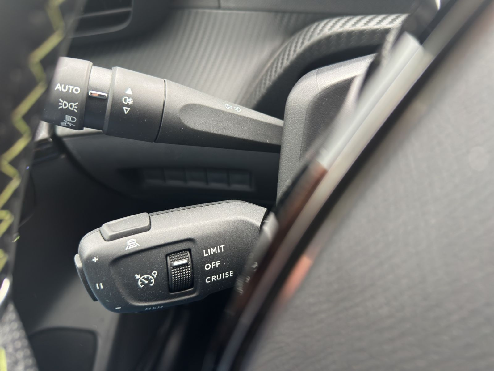 Peugeot - 208_17