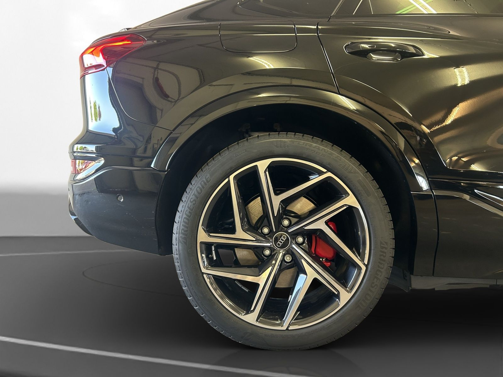 Audi - SQ6 Sportback e-tron_12