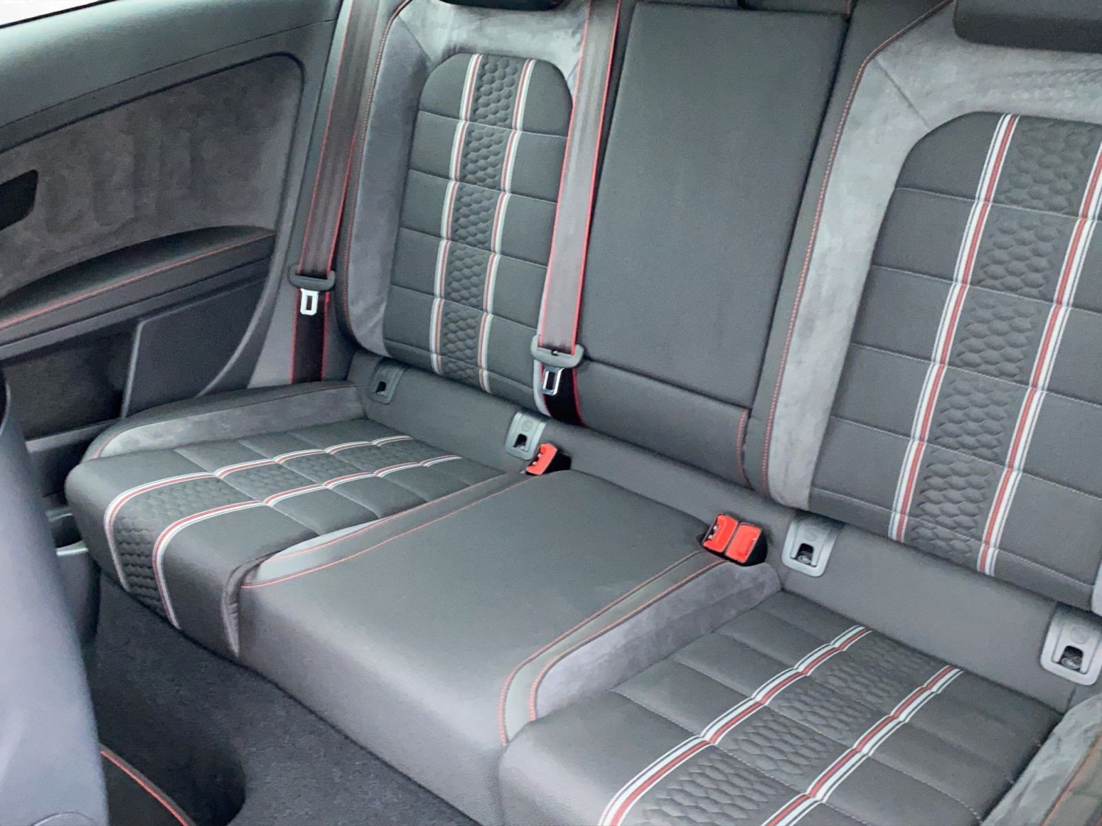 Volkswagen - Golf GTI_15