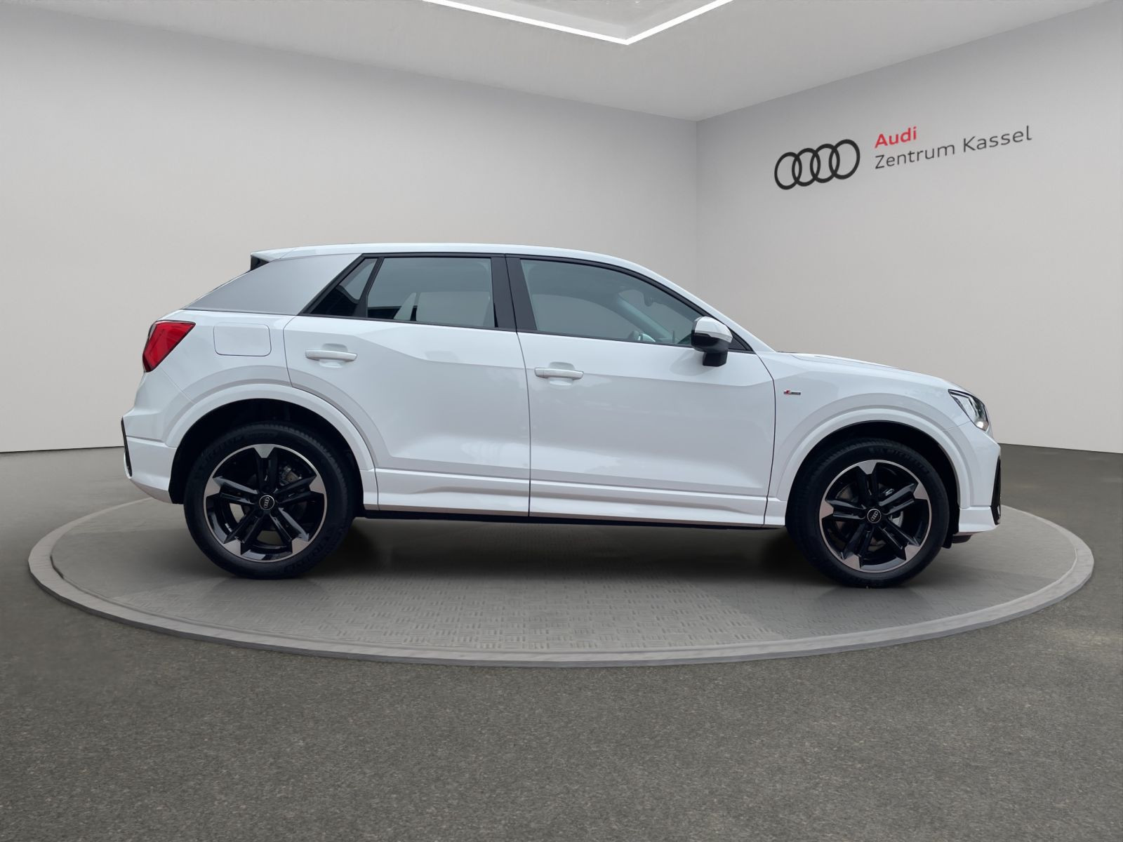 Audi - Q2_6