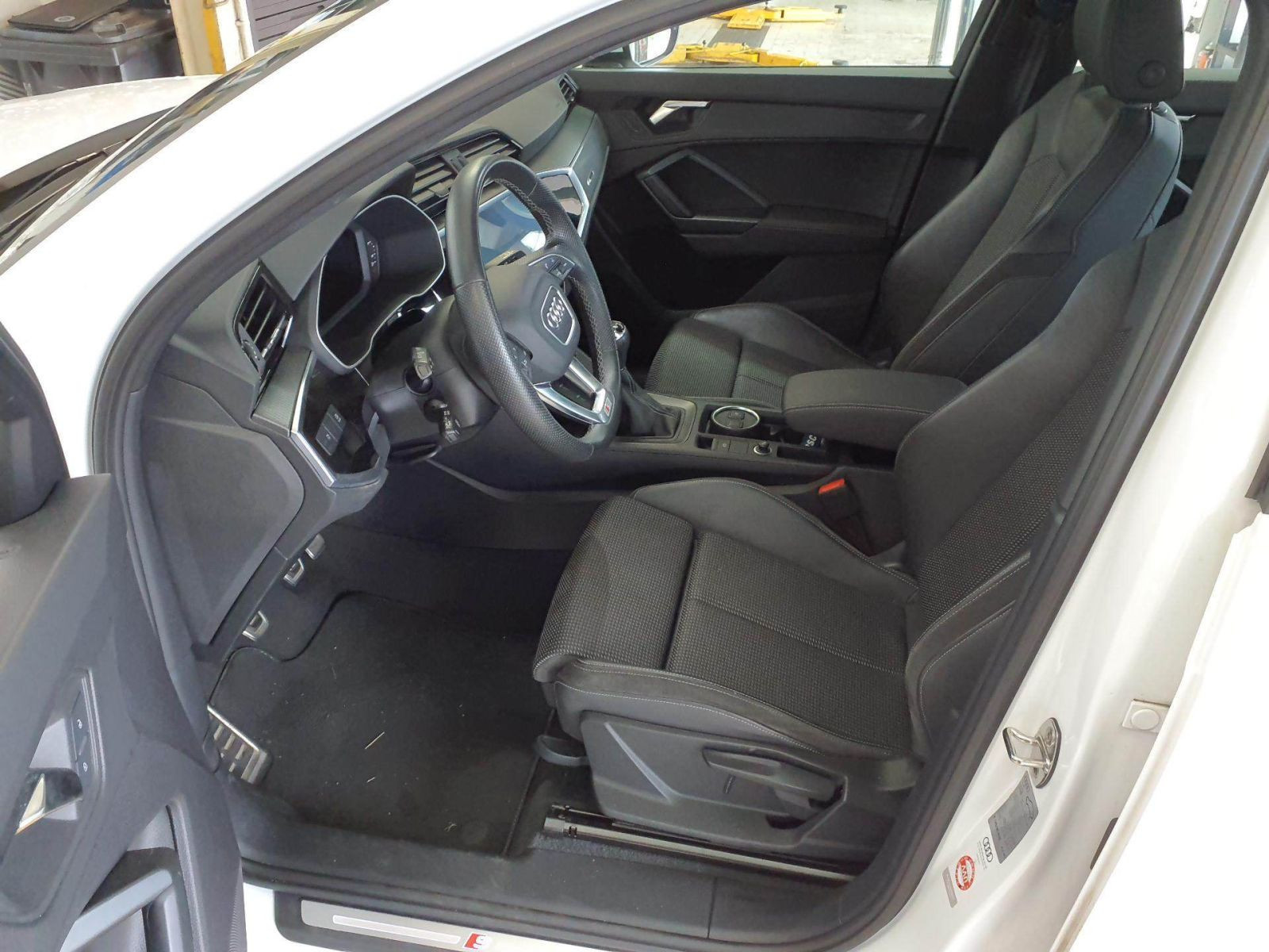 Audi - Q3_5