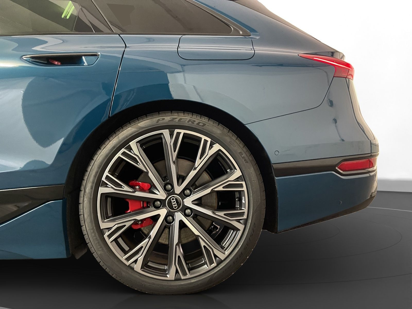 Audi - A6 Avant e-tron_14