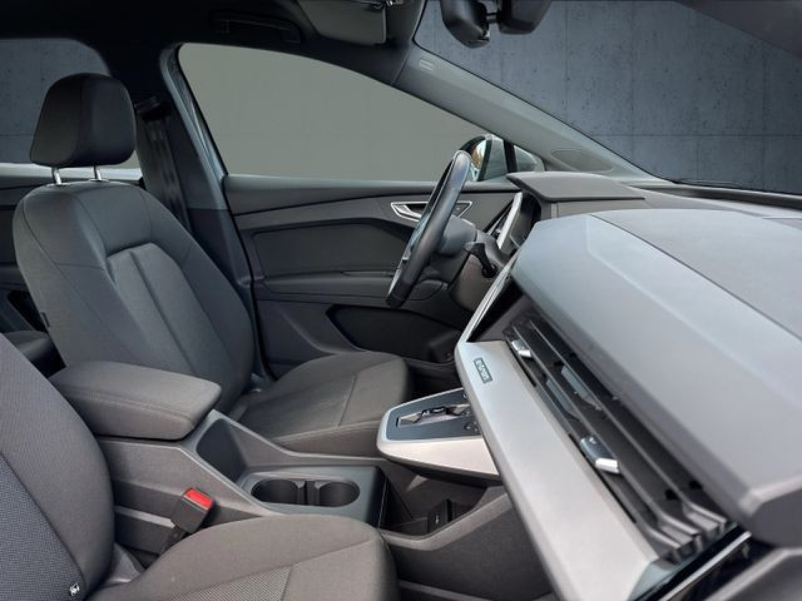 Audi - Q4_24