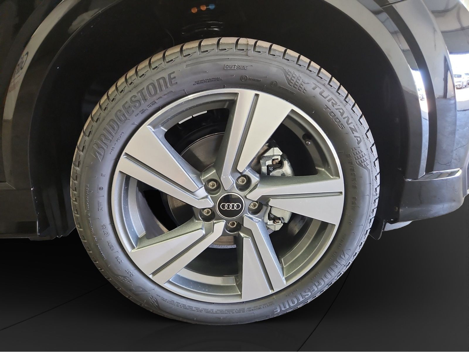 Audi - Q2_11