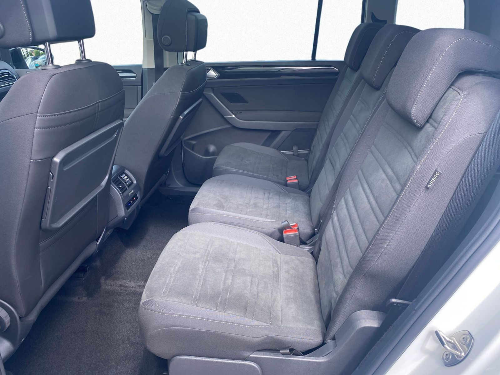 Volkswagen - Touran_14