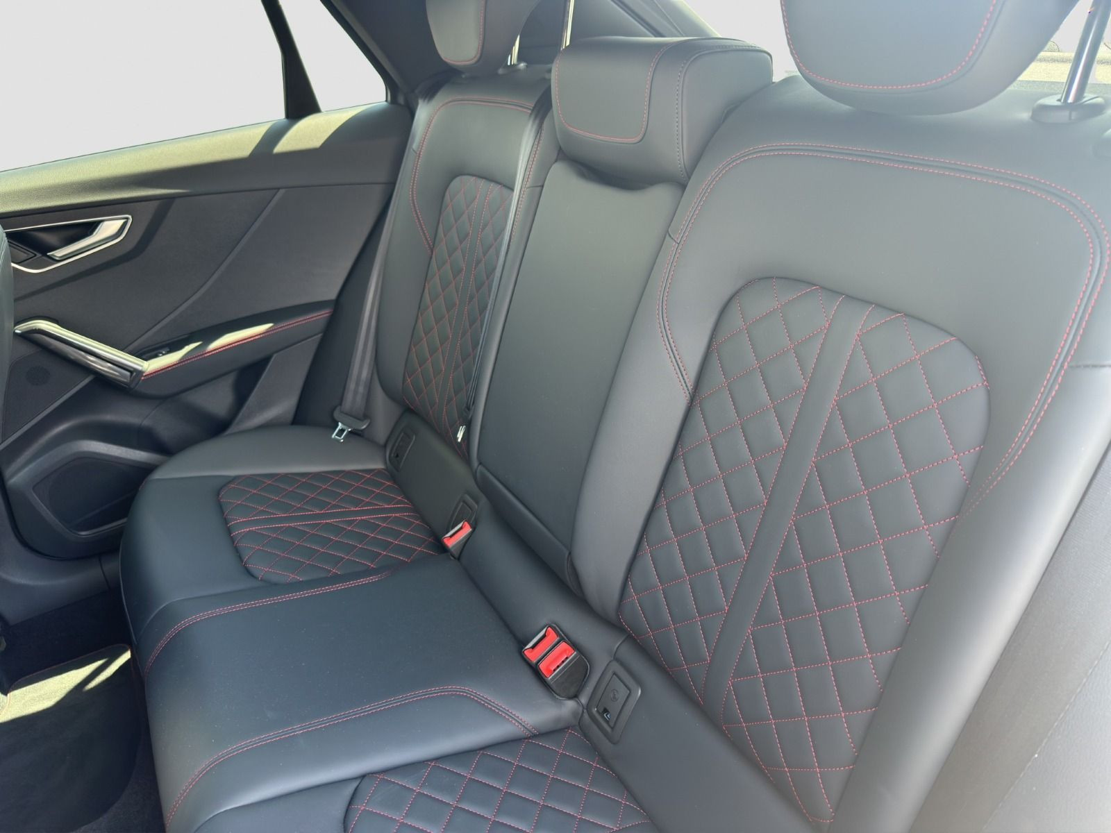 Audi - Q2_10