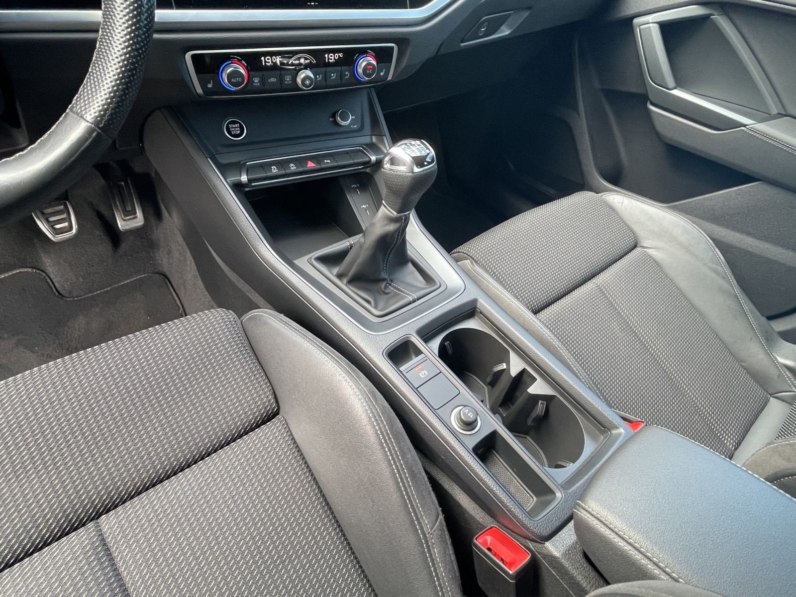 Audi - Q3_15
