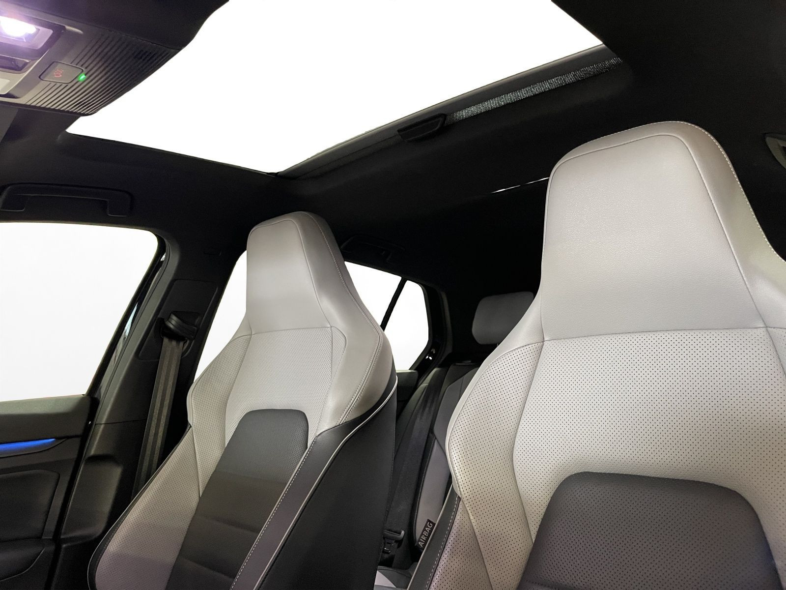 Volkswagen - Golf_11