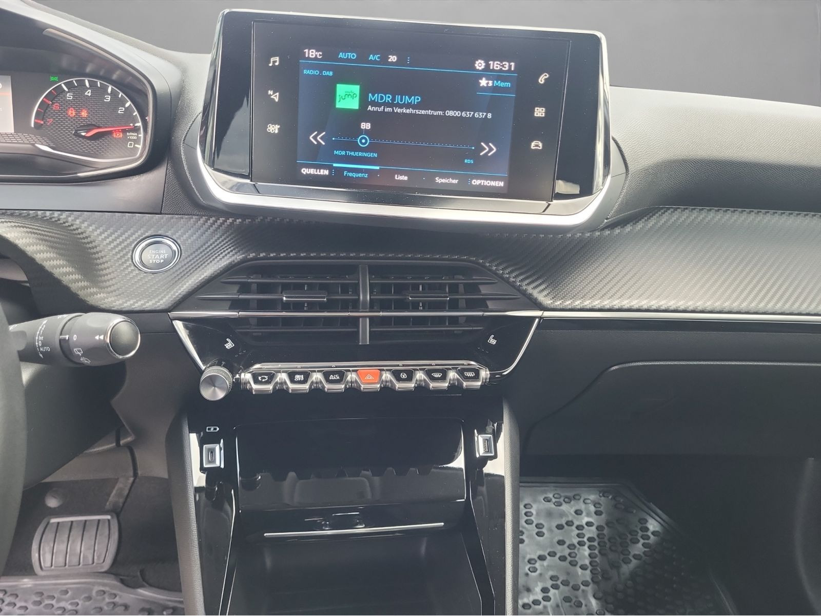 Peugeot - 208_16