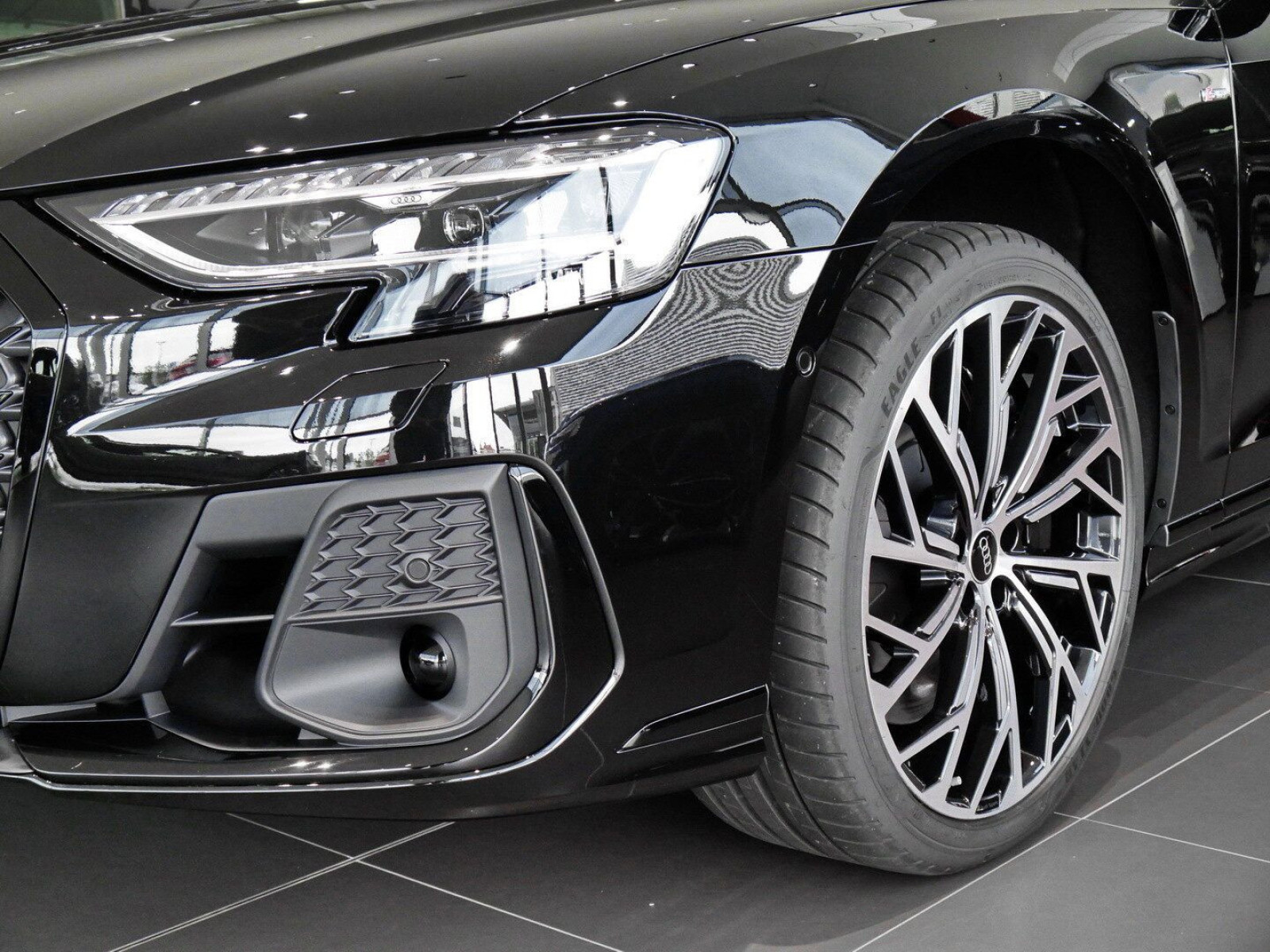 Audi - A8_15