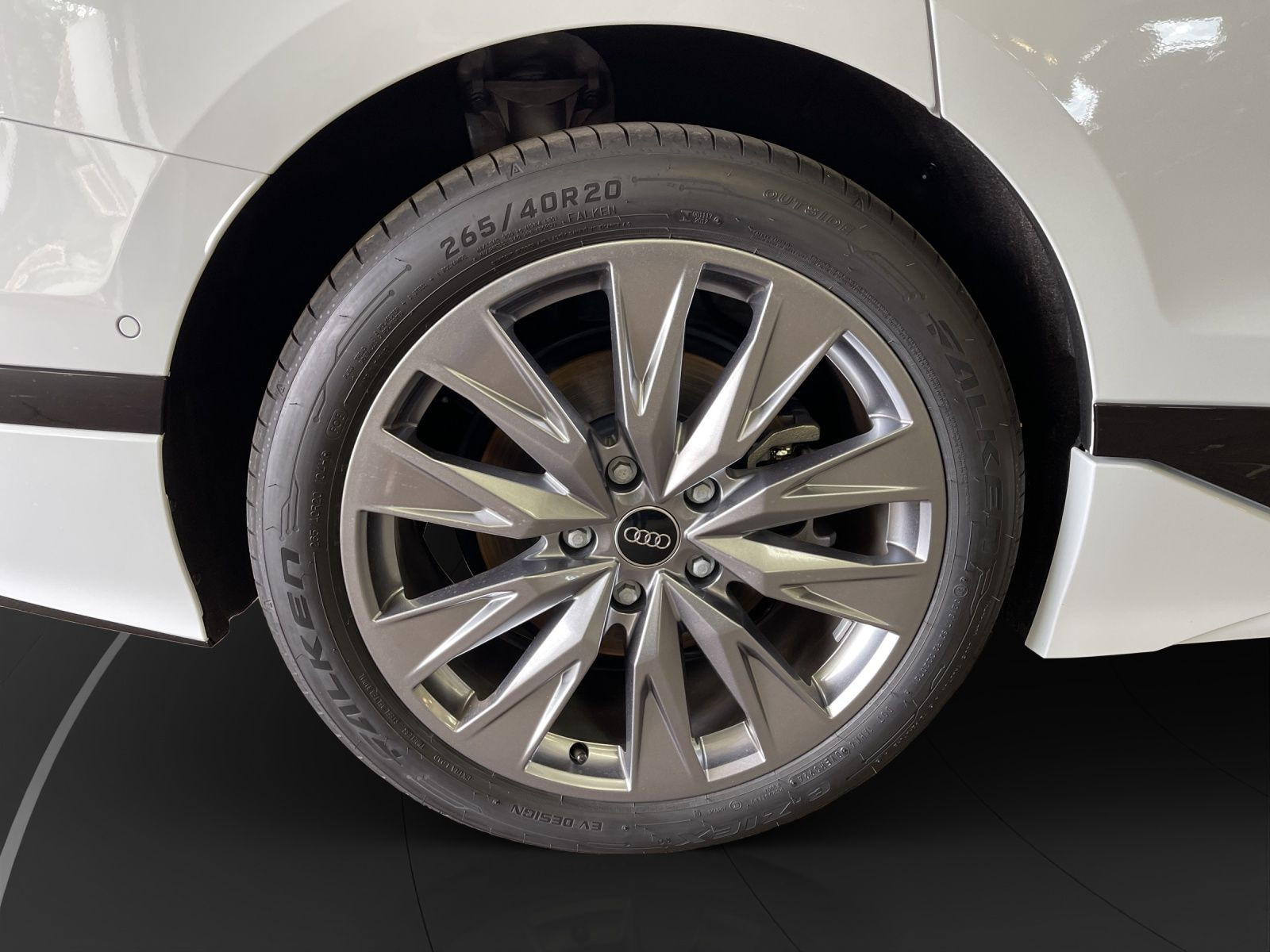 Audi - A6 Avant e-tron_12