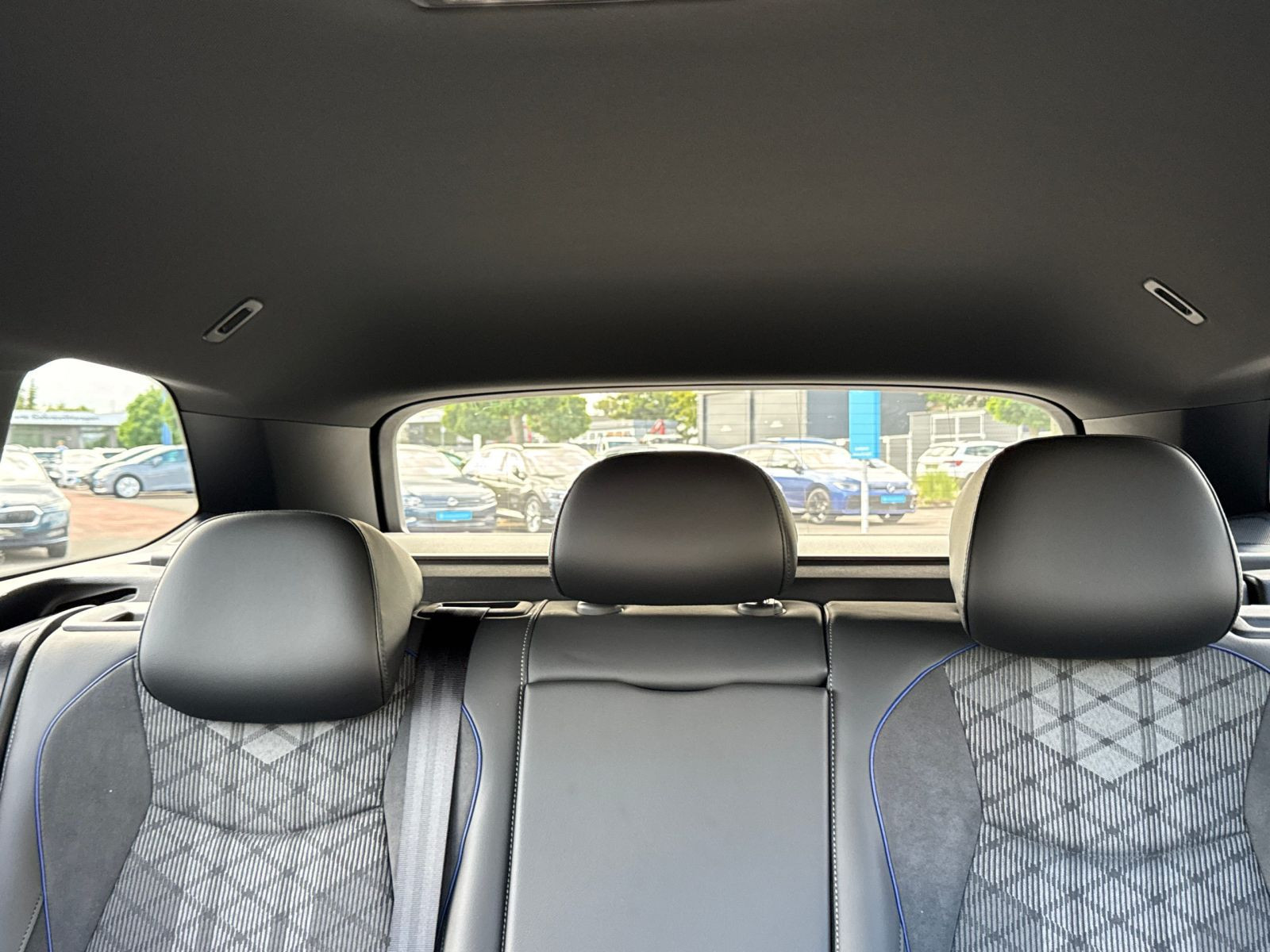 Volkswagen - Passat Variant_11