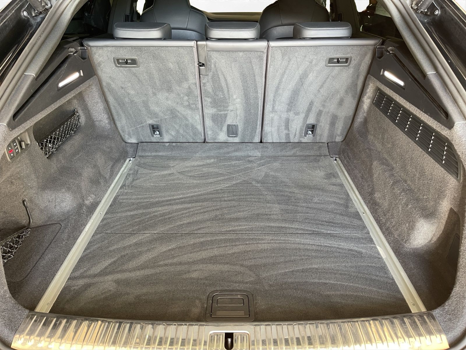 Audi - SQ8_24