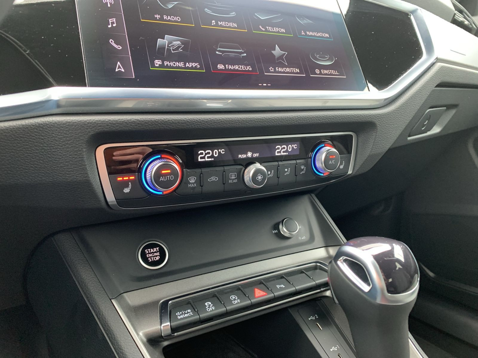 Audi - Q3_26